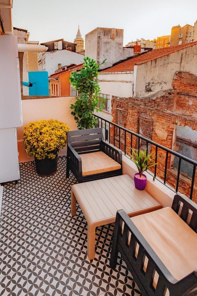 Bossy 2 * İstanbul