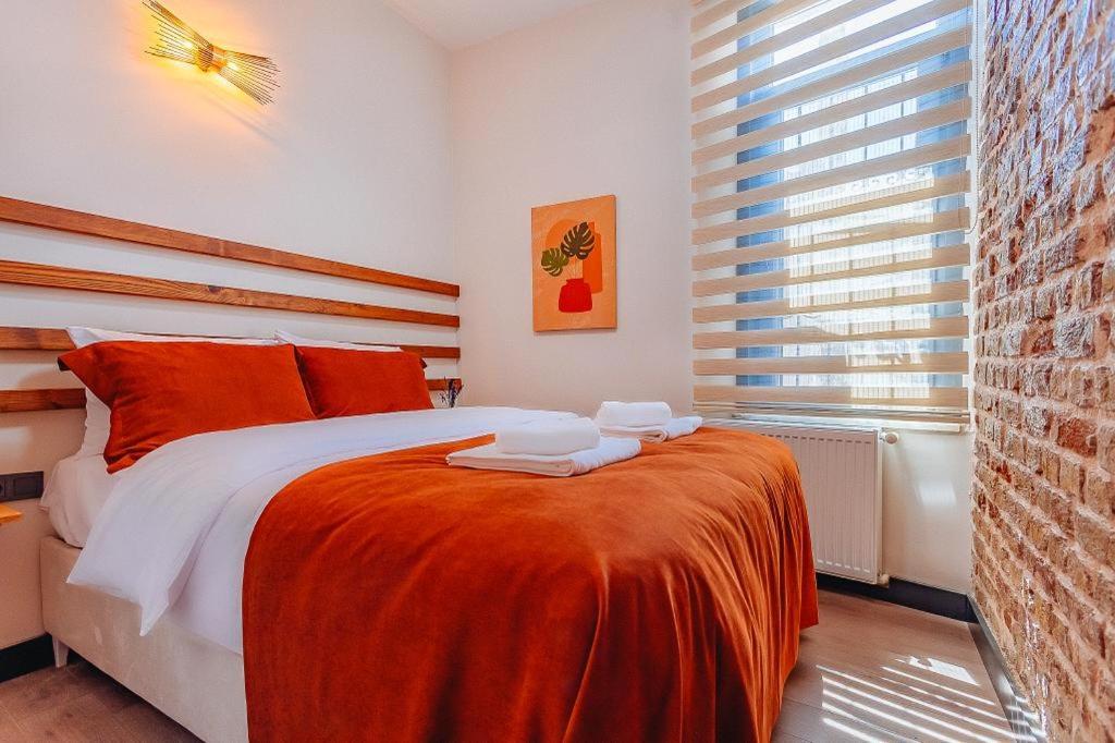 Bossy 2 Hotel