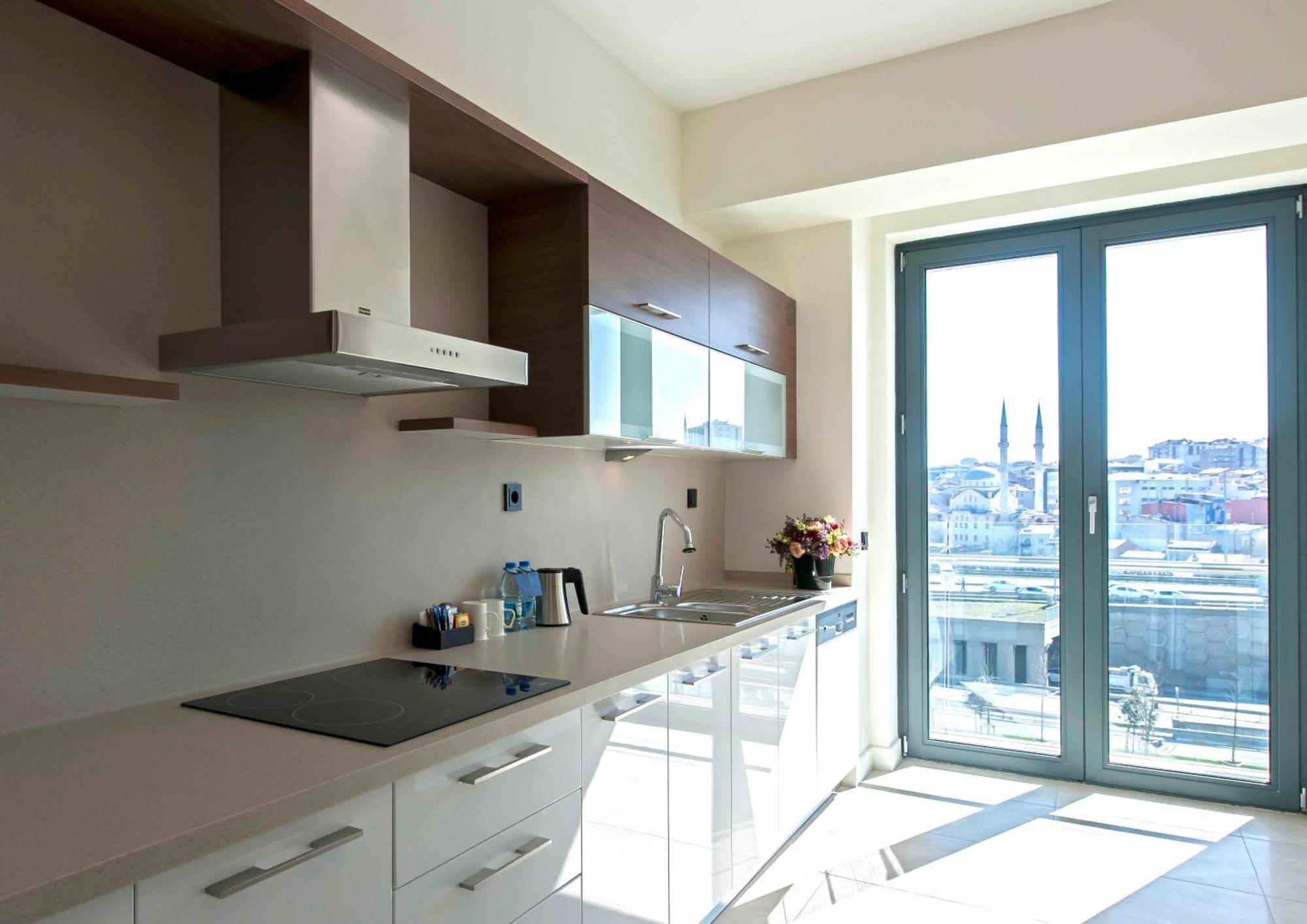 The Superior Living Batisehir Apartment