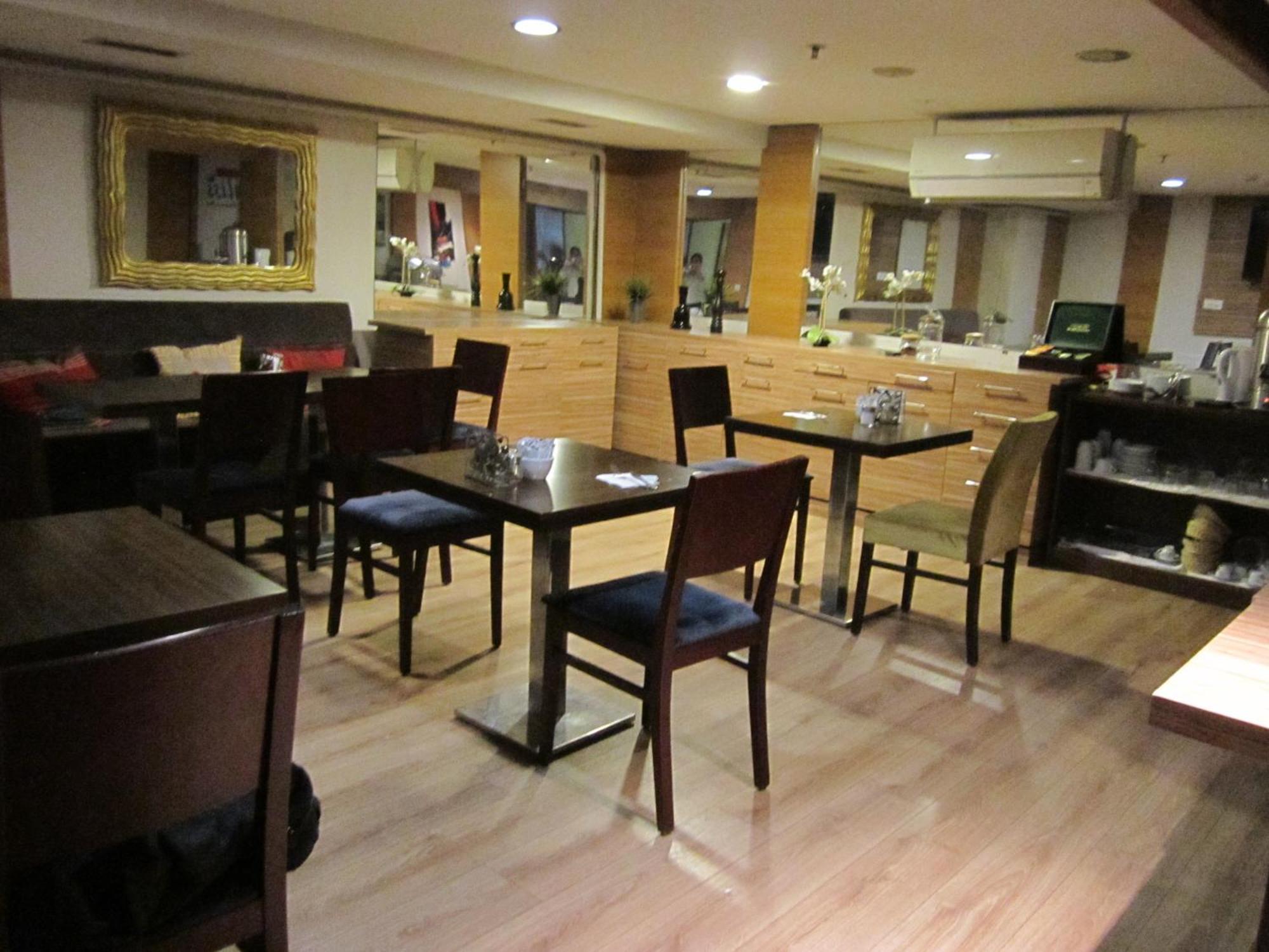 Hotel Derpa 3*