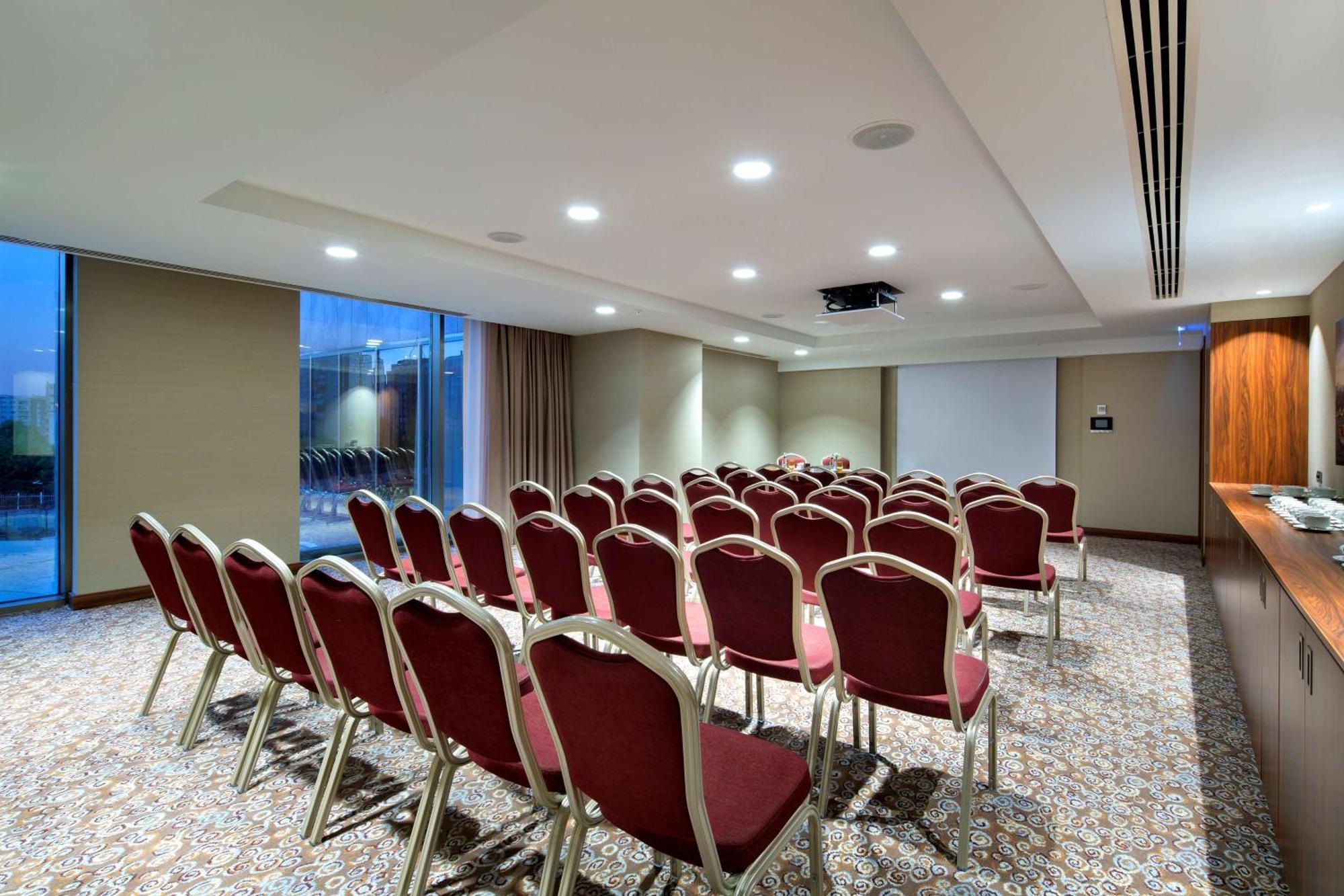 Hilton Garden Beylikduzu Hotel 4*