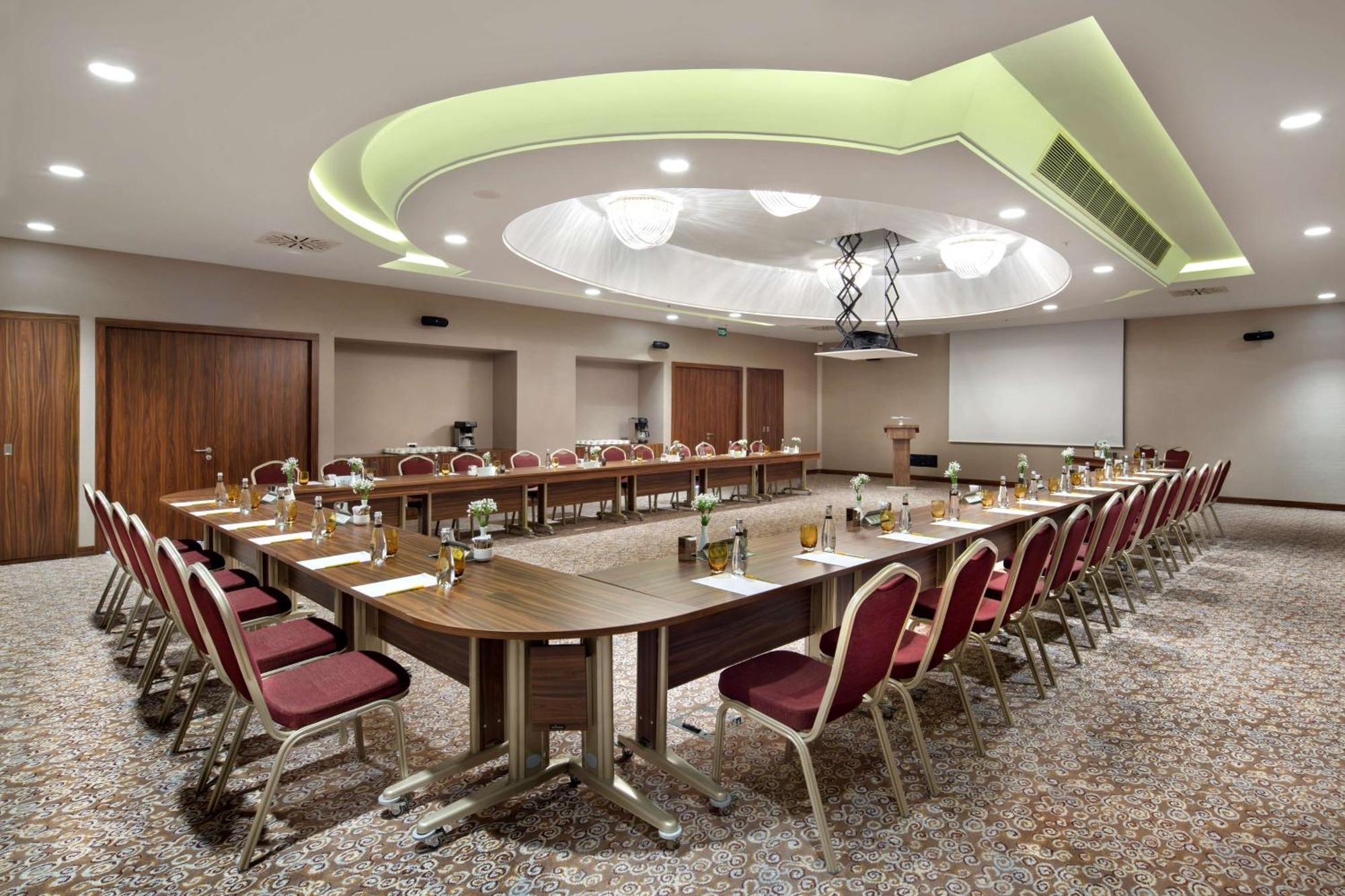Hotel Hilton Garden Beylikduzu 4*