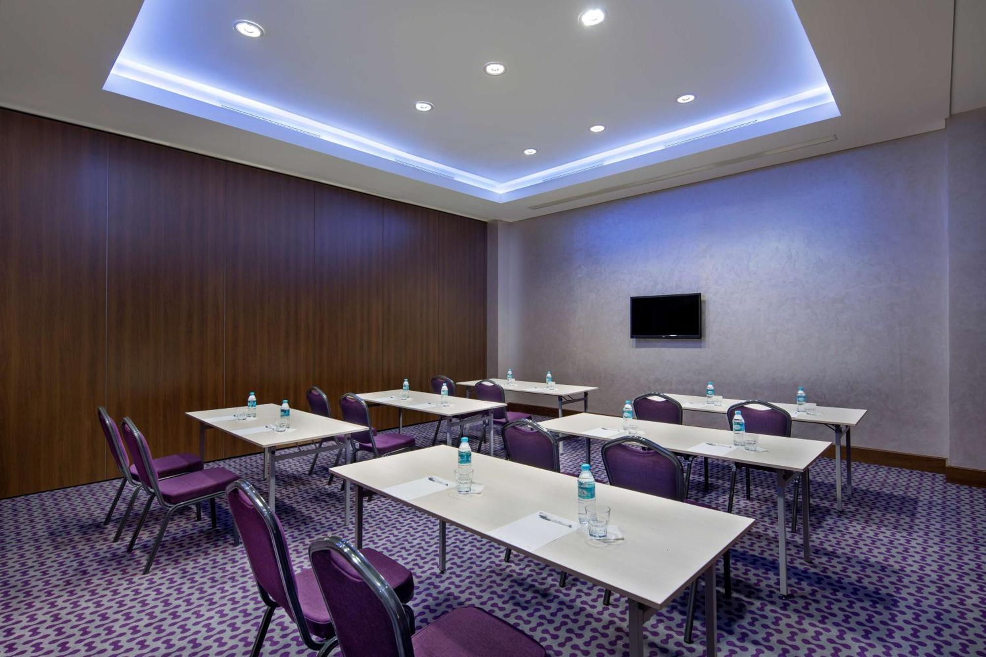 Hampton By Hilton Kayasehir Hotel 3*