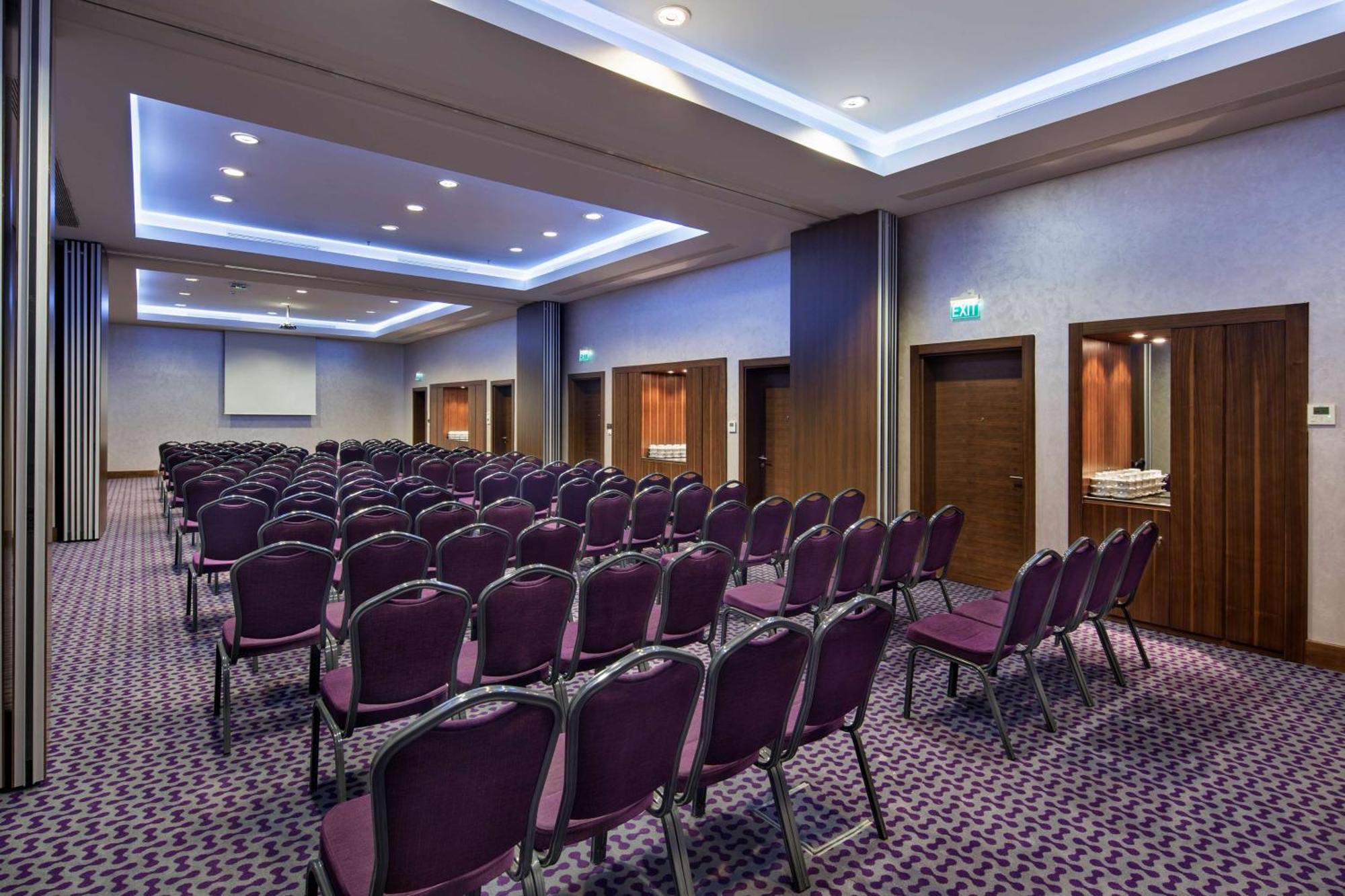 Hotel Hampton By Hilton Kayasehir 3*