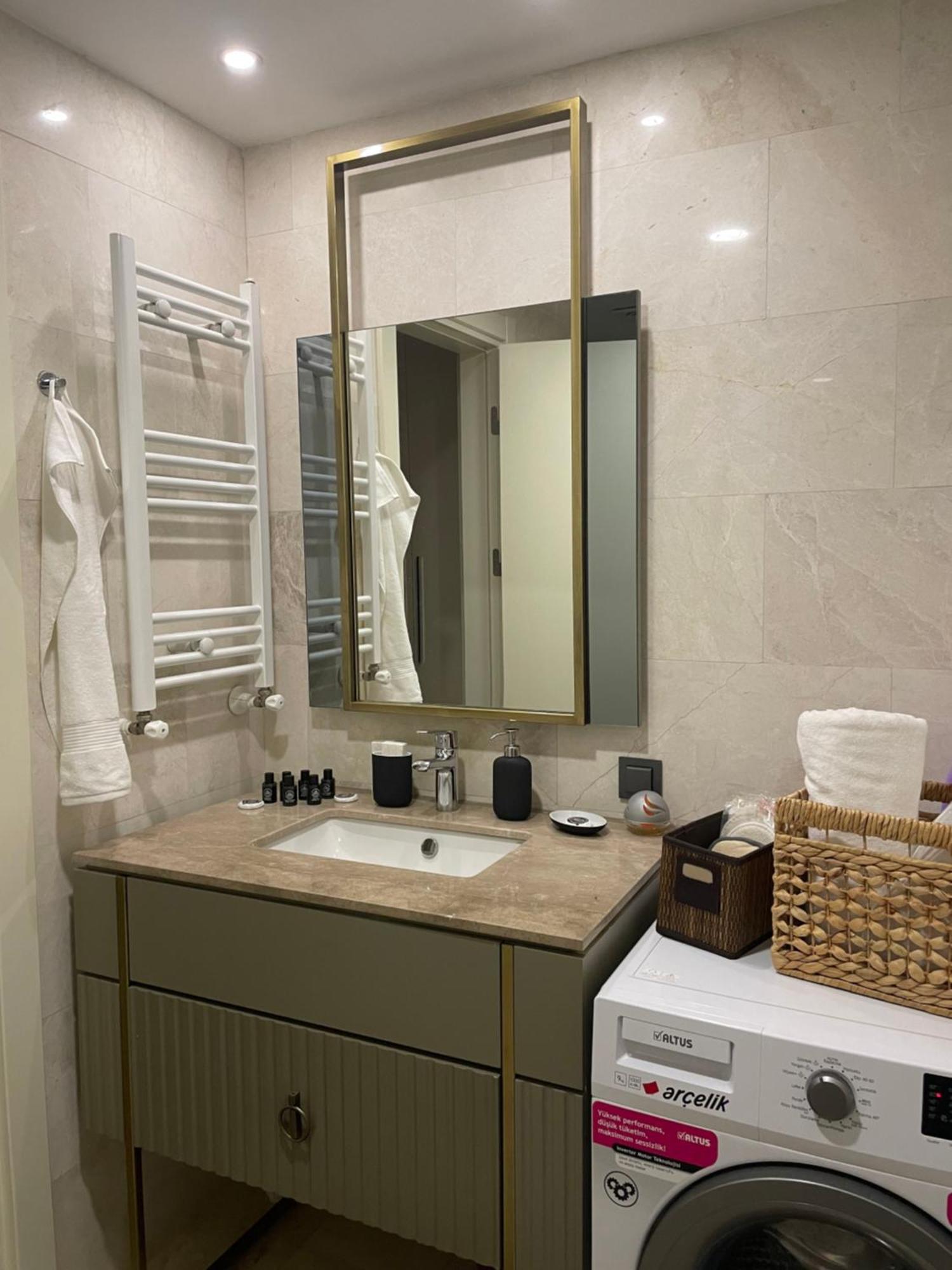 Luxury Fully Furnished Apartment *