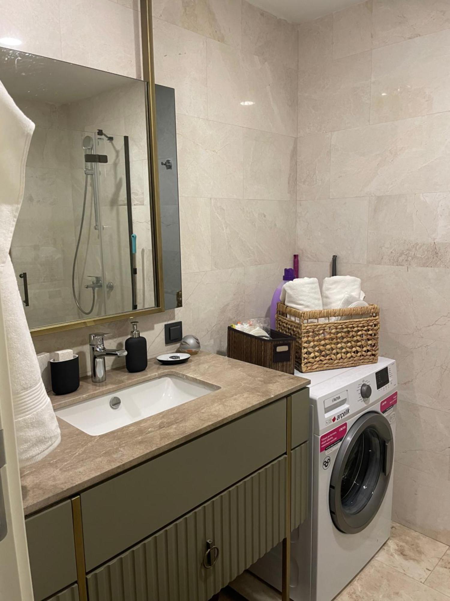 Luxury Fully Furnished *