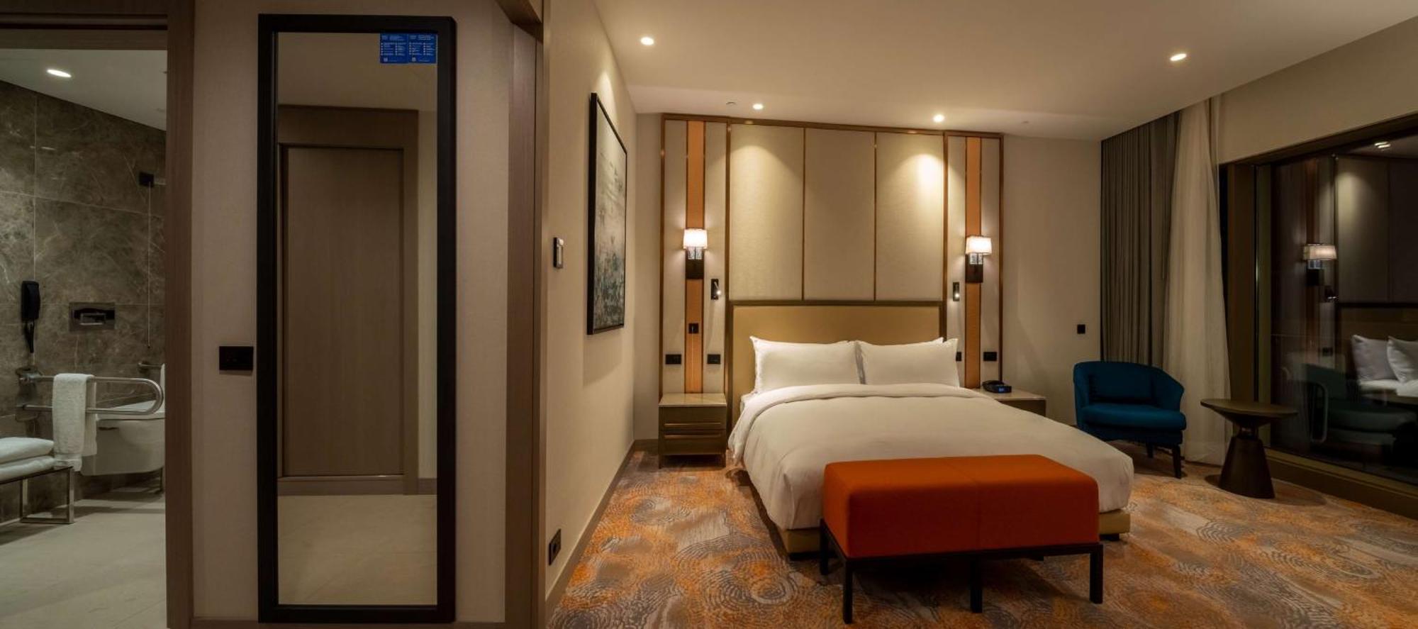 Hilton Mall Of 5*