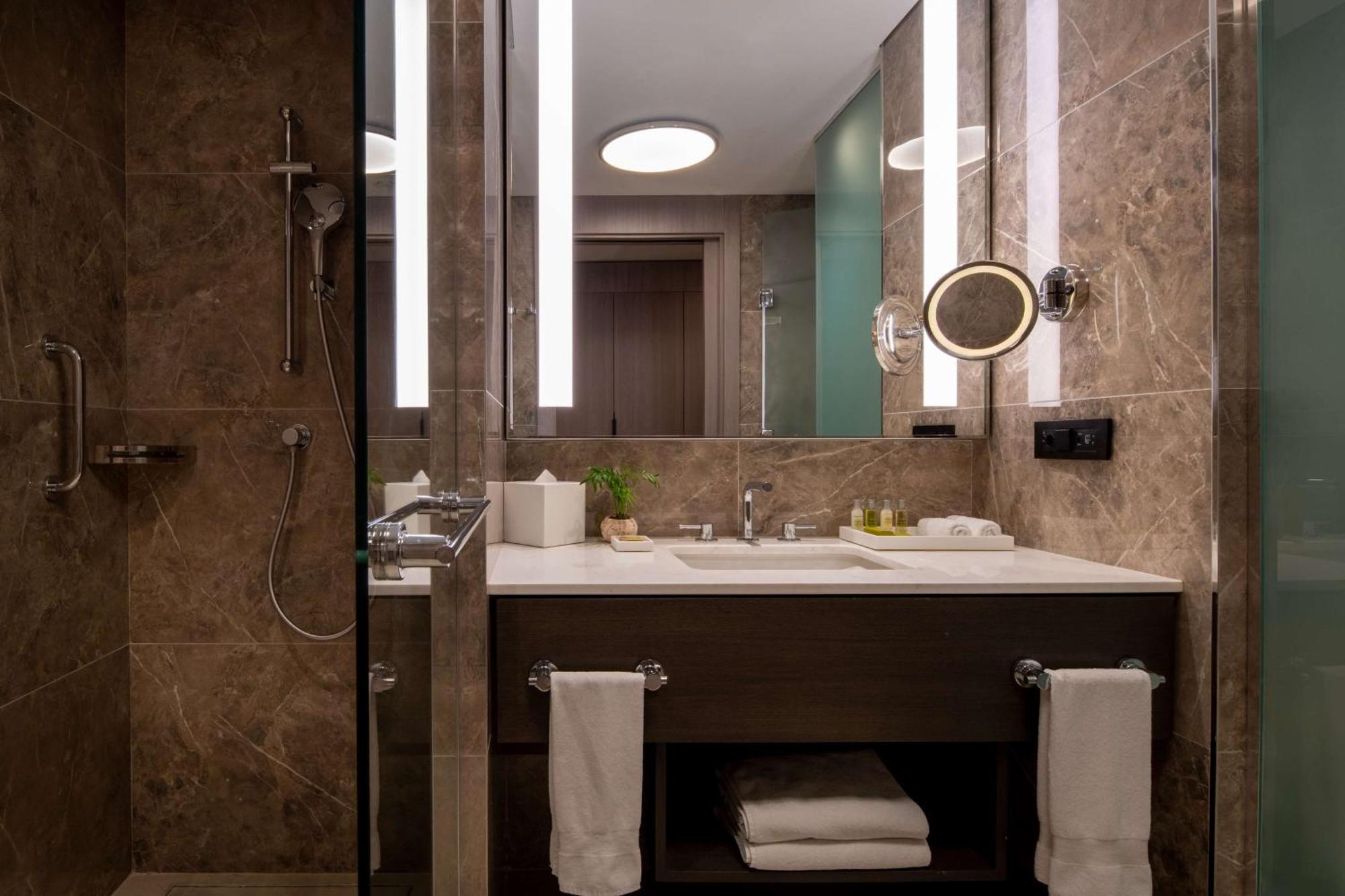 Hilton Mall Of 5*