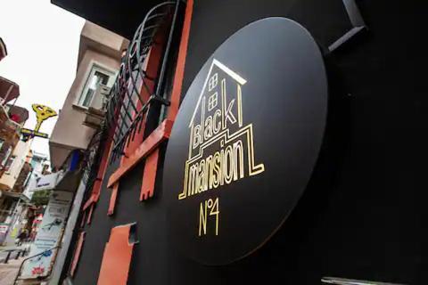 Apartment Black Mansion