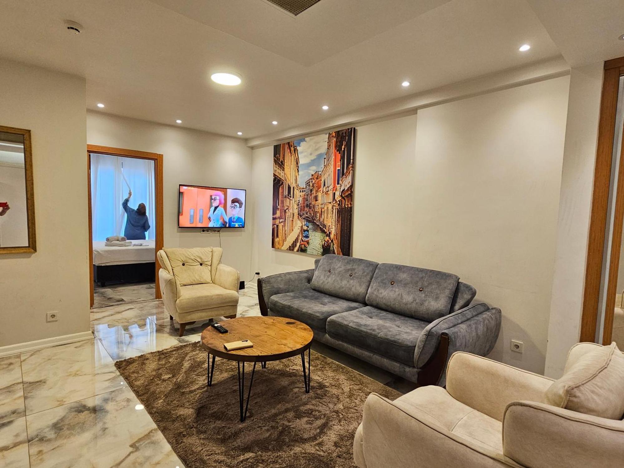 Perfect Taksim, 2 Bedroom, Pool, Gym, Sauna Apartment Istanbul
