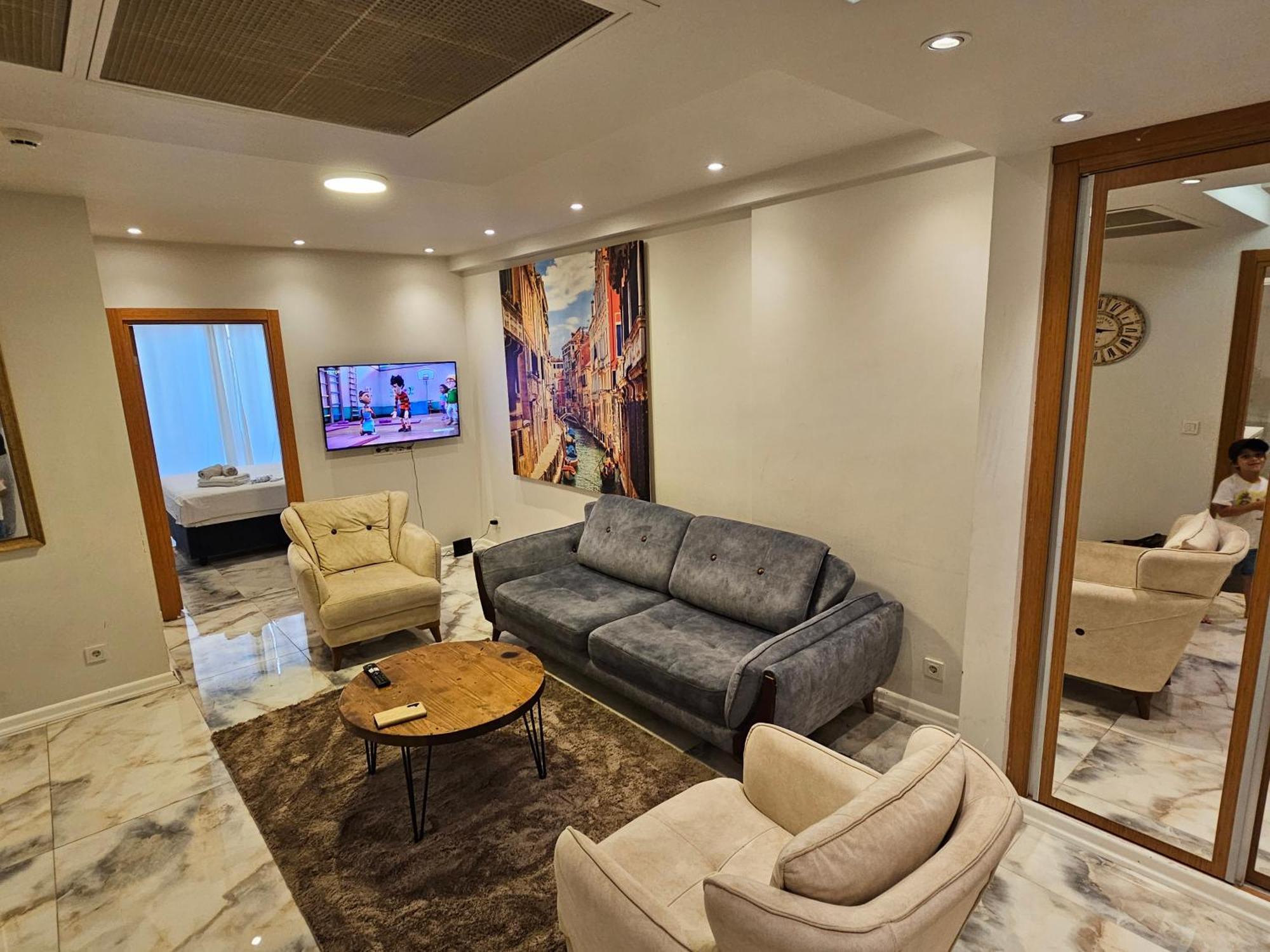 Perfect Taksim, 2 Bedroom, Pool, Gym, Sauna Apartment Istanbul