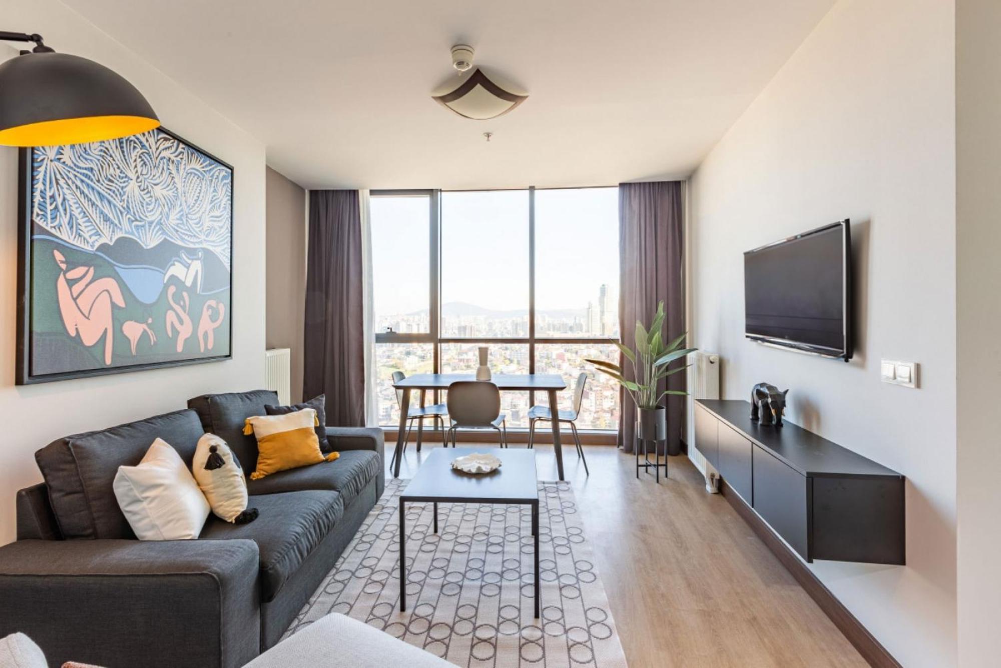 Charming Flat With Gorgeous City View In Atasehir Daire