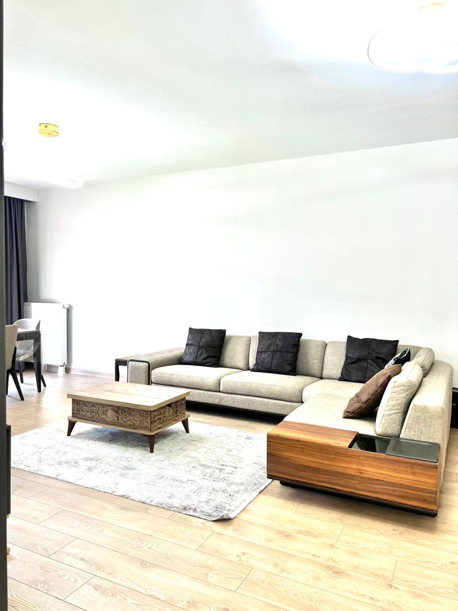 Apartment Family Luxury 3 Bedroom 1 Saloon *
