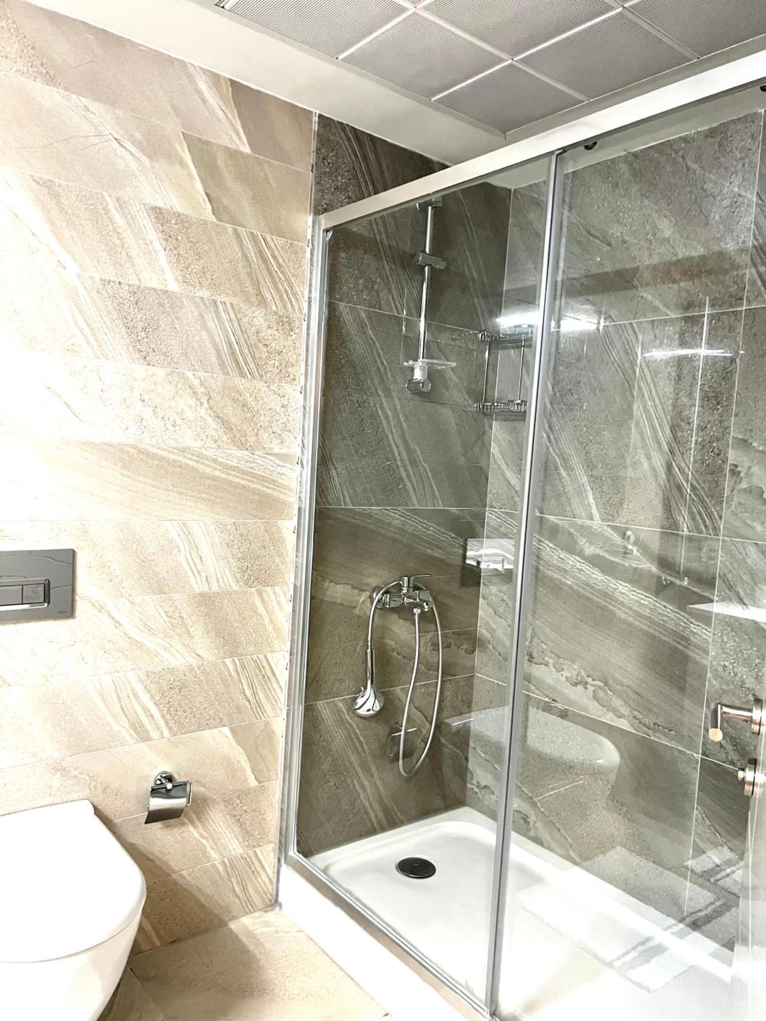 Apartment Family Luxury 3 Bedroom 1 Saloon *