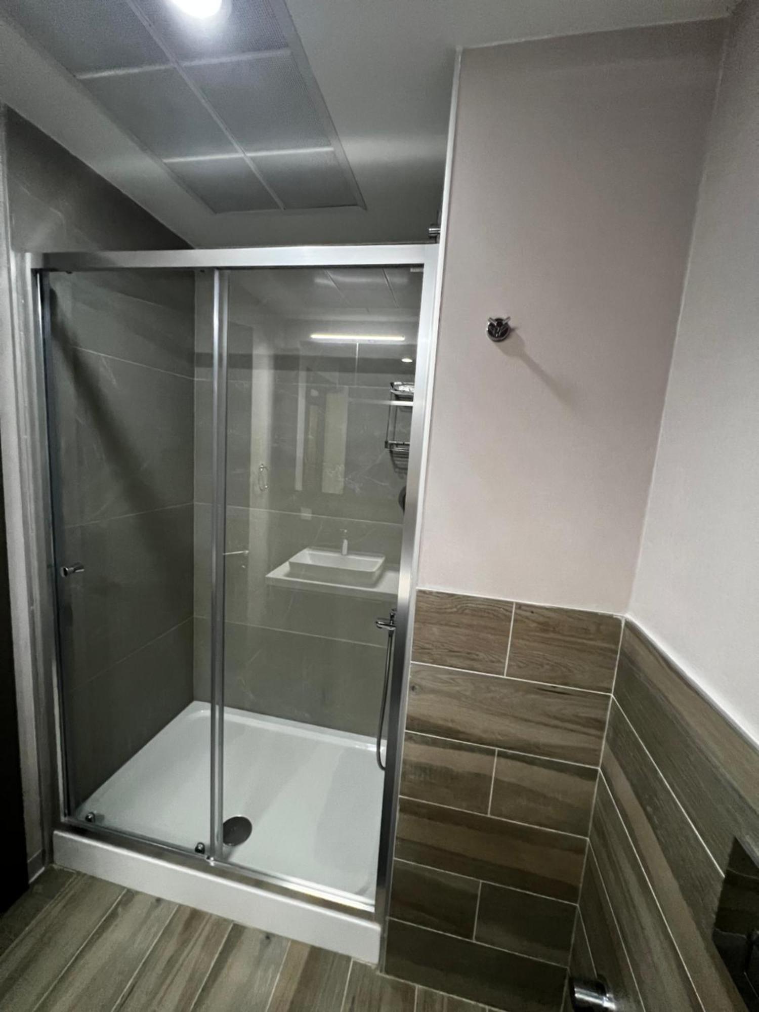 Apartment Family Luxury 3 Bedroom 1 Saloon
