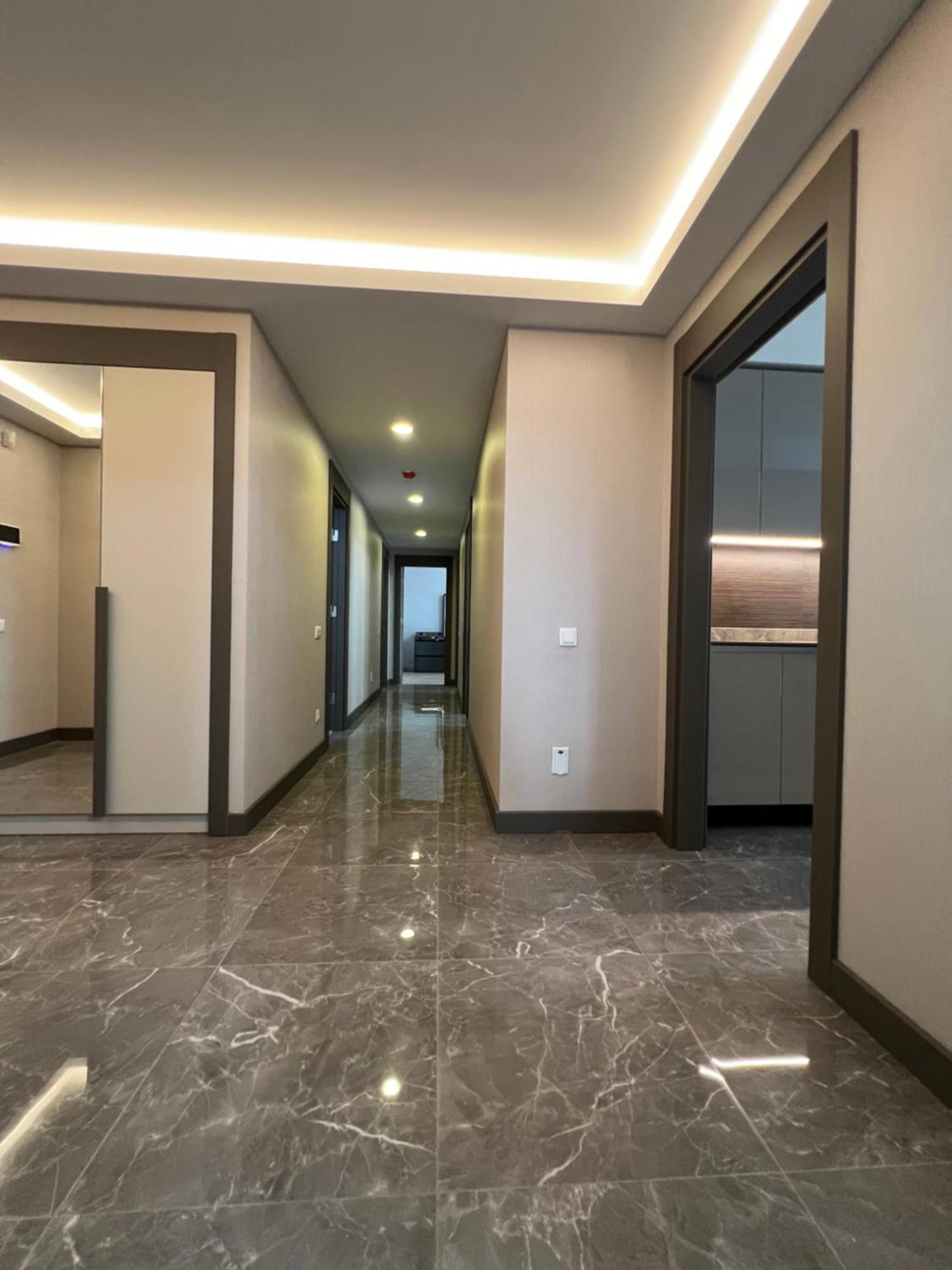 Family Luxury 3 Bedroom 1 Saloon Apartment *