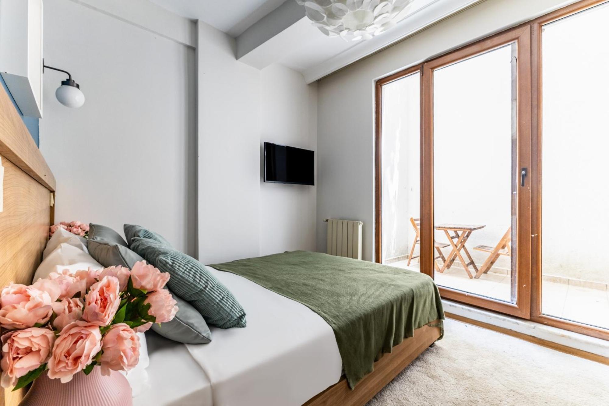 Flat W Backyard 10 Min To Taksim And Citys Mall Apartment Istanbul