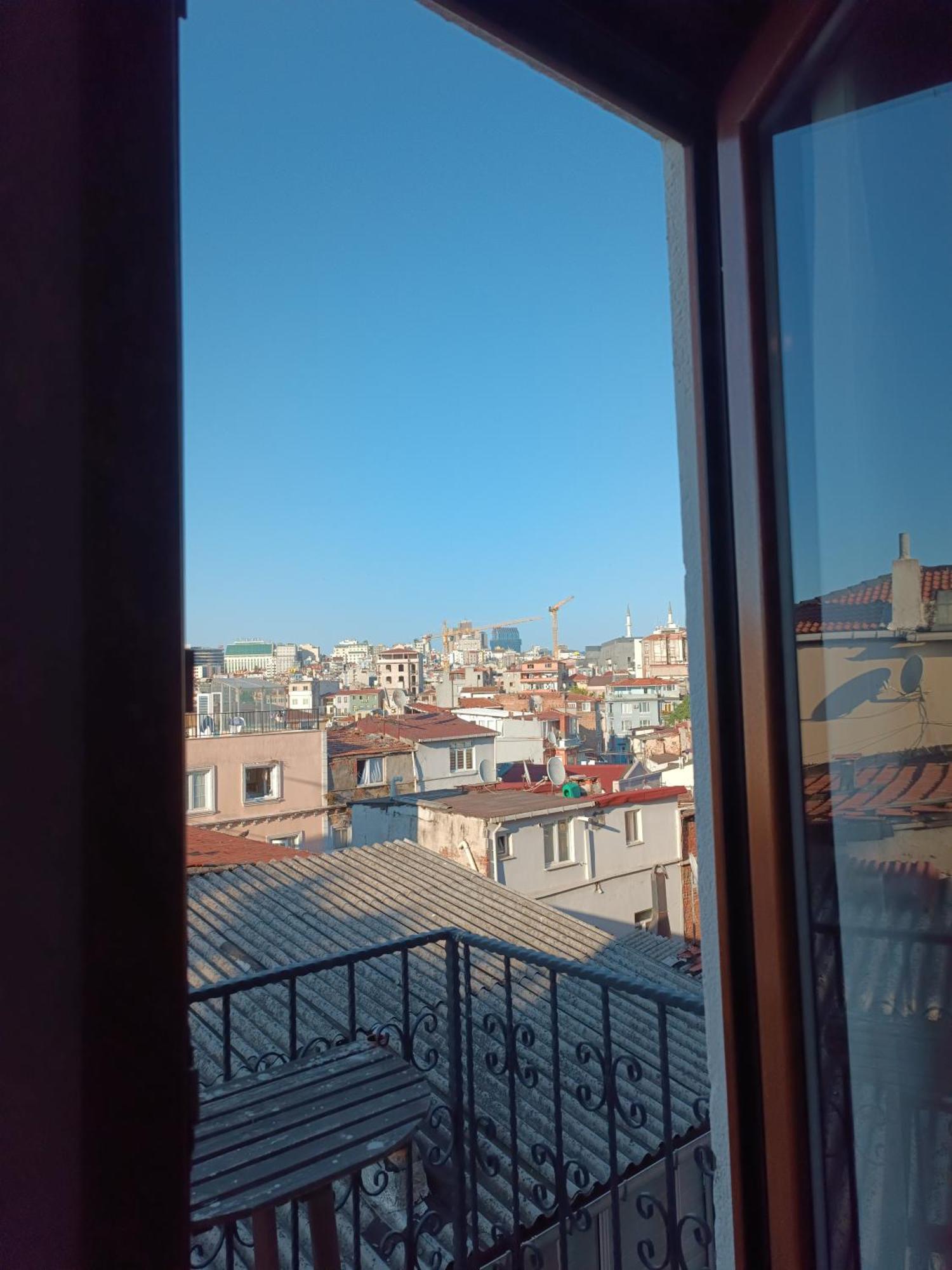 Pera Aparthotel