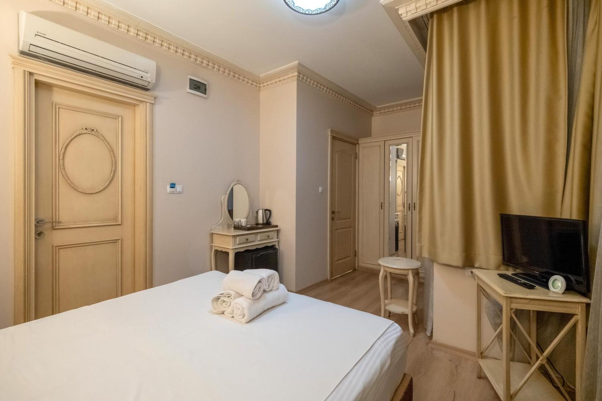 Felicity Hotel