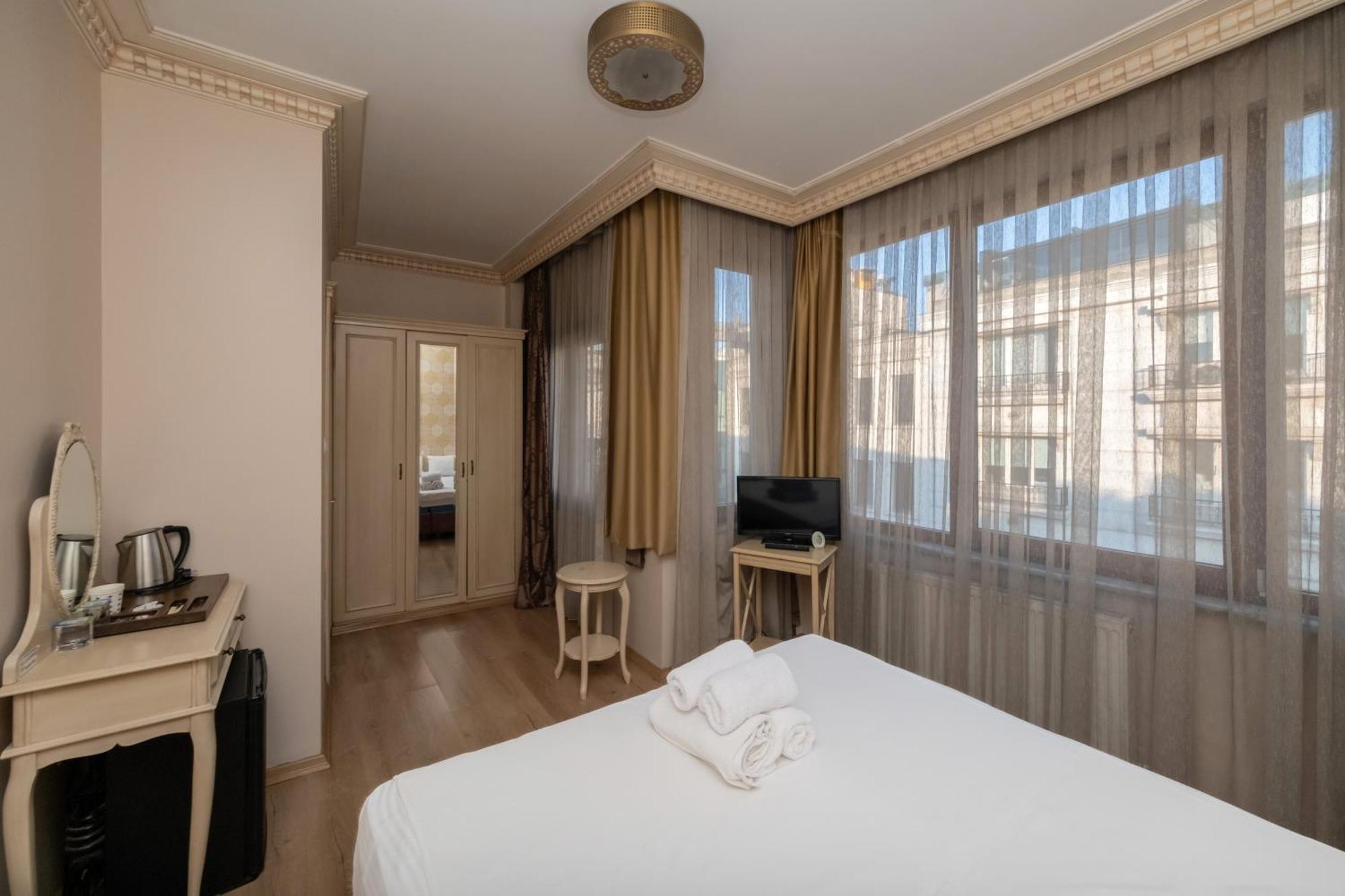 Felicity Hotel 3*