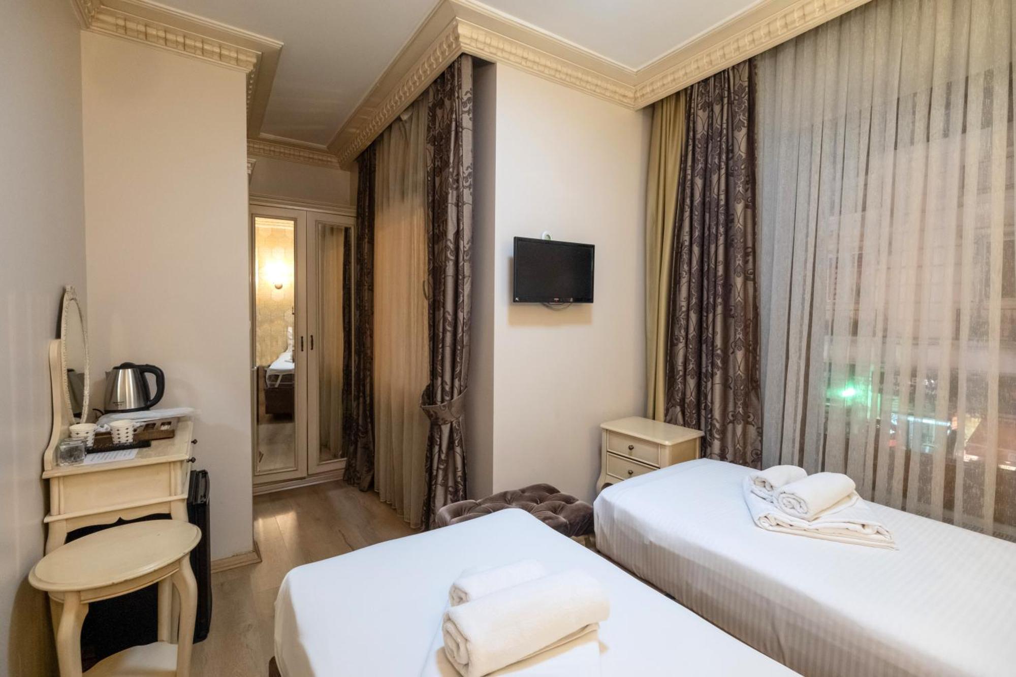 Felicity Hotel