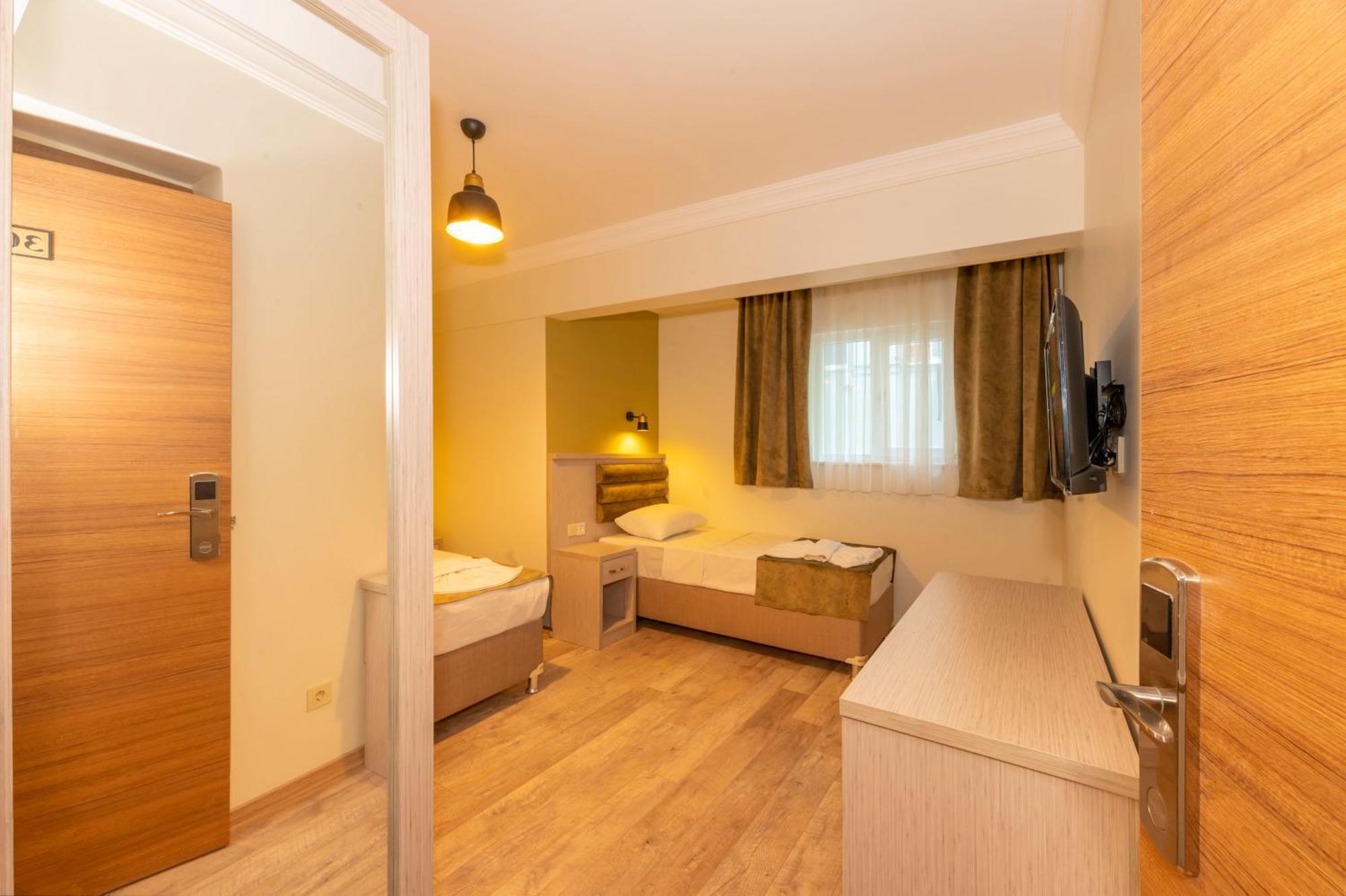 Bazaar Old Hotel 2*