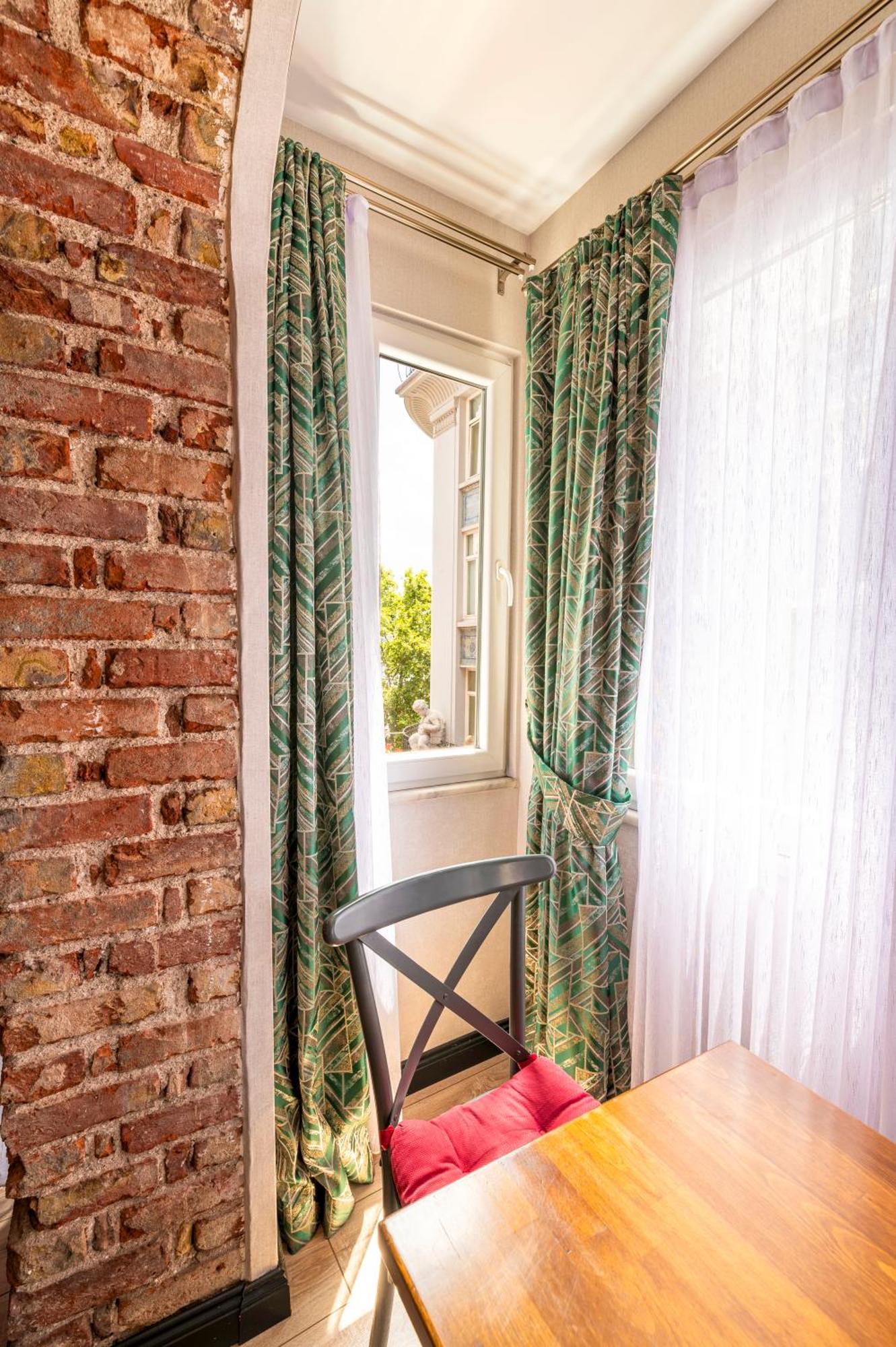 Karaköy Aparts Otel 4*