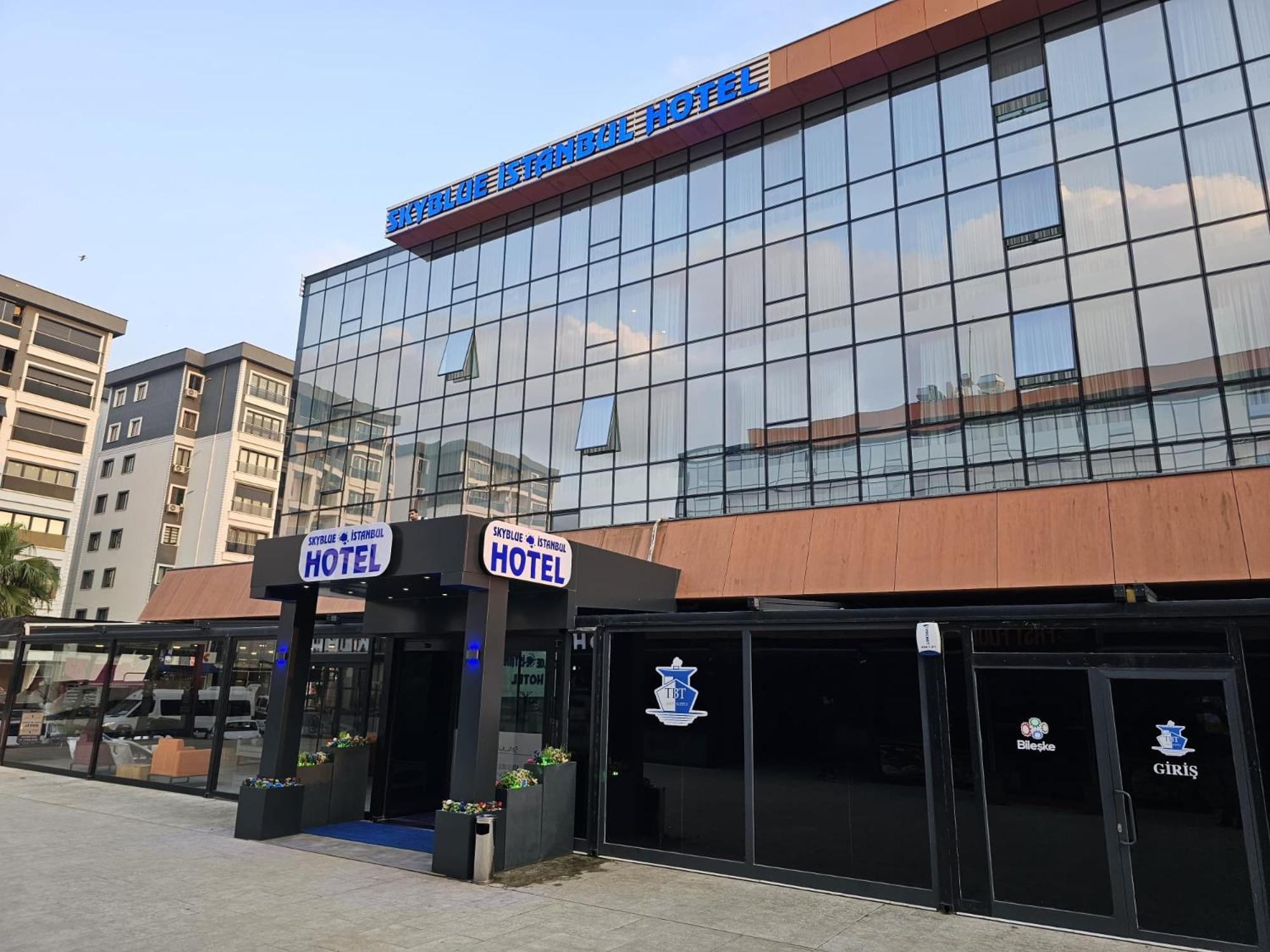 Skyblue Aparthotel