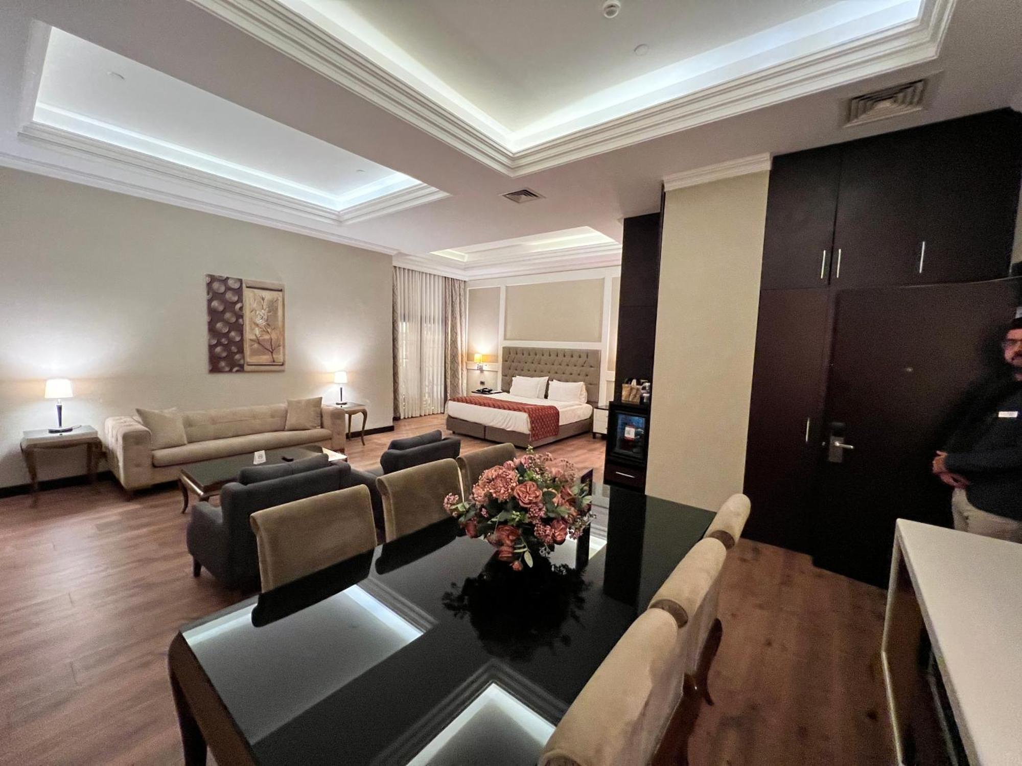 Ramada By Wyndham Merter Hotel