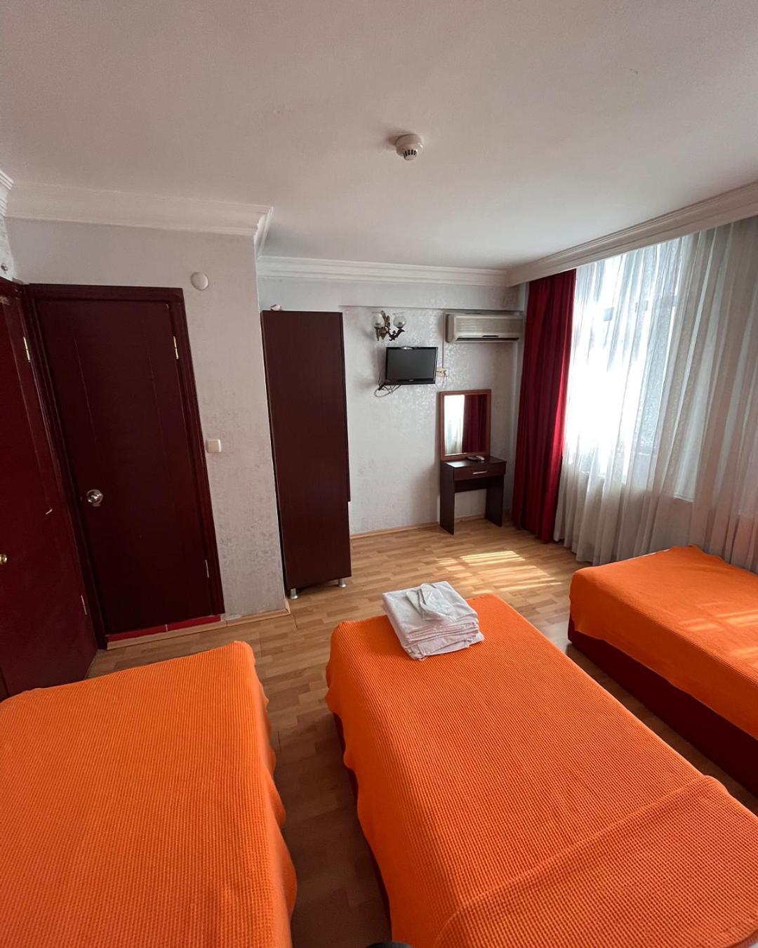Hotel Red White