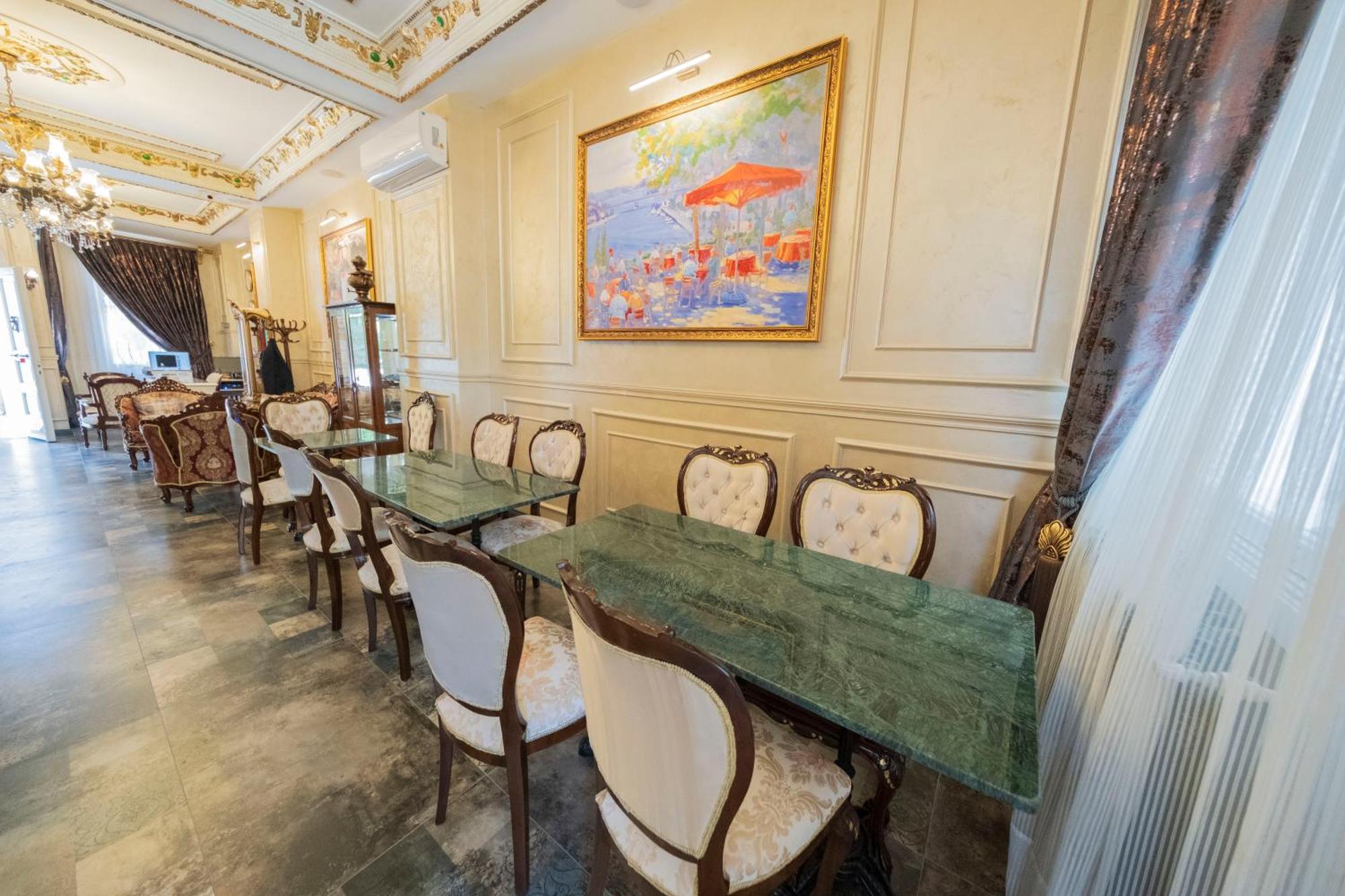 Hotel Solomon's Mansion *