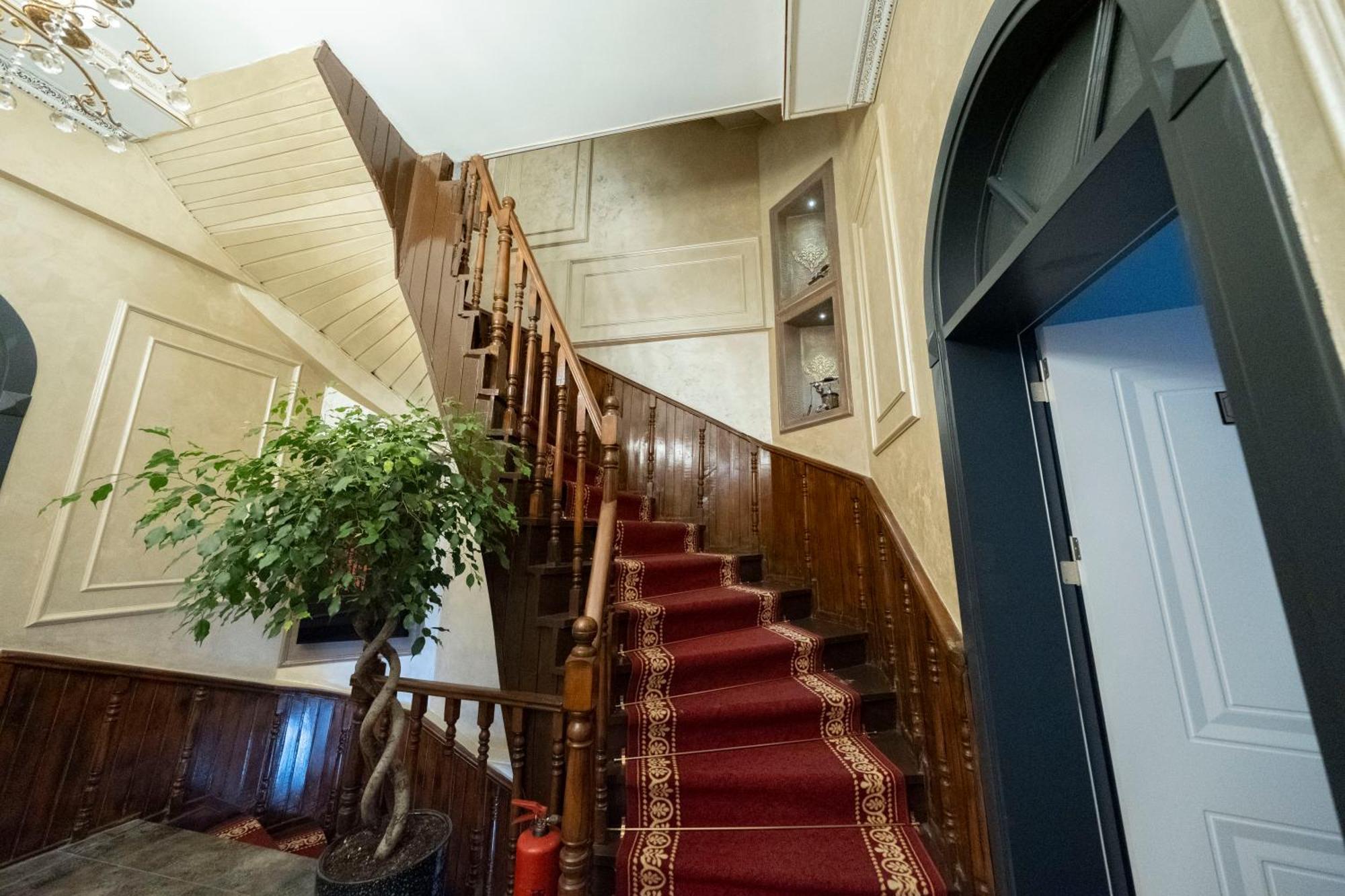 Solomon's Mansion *