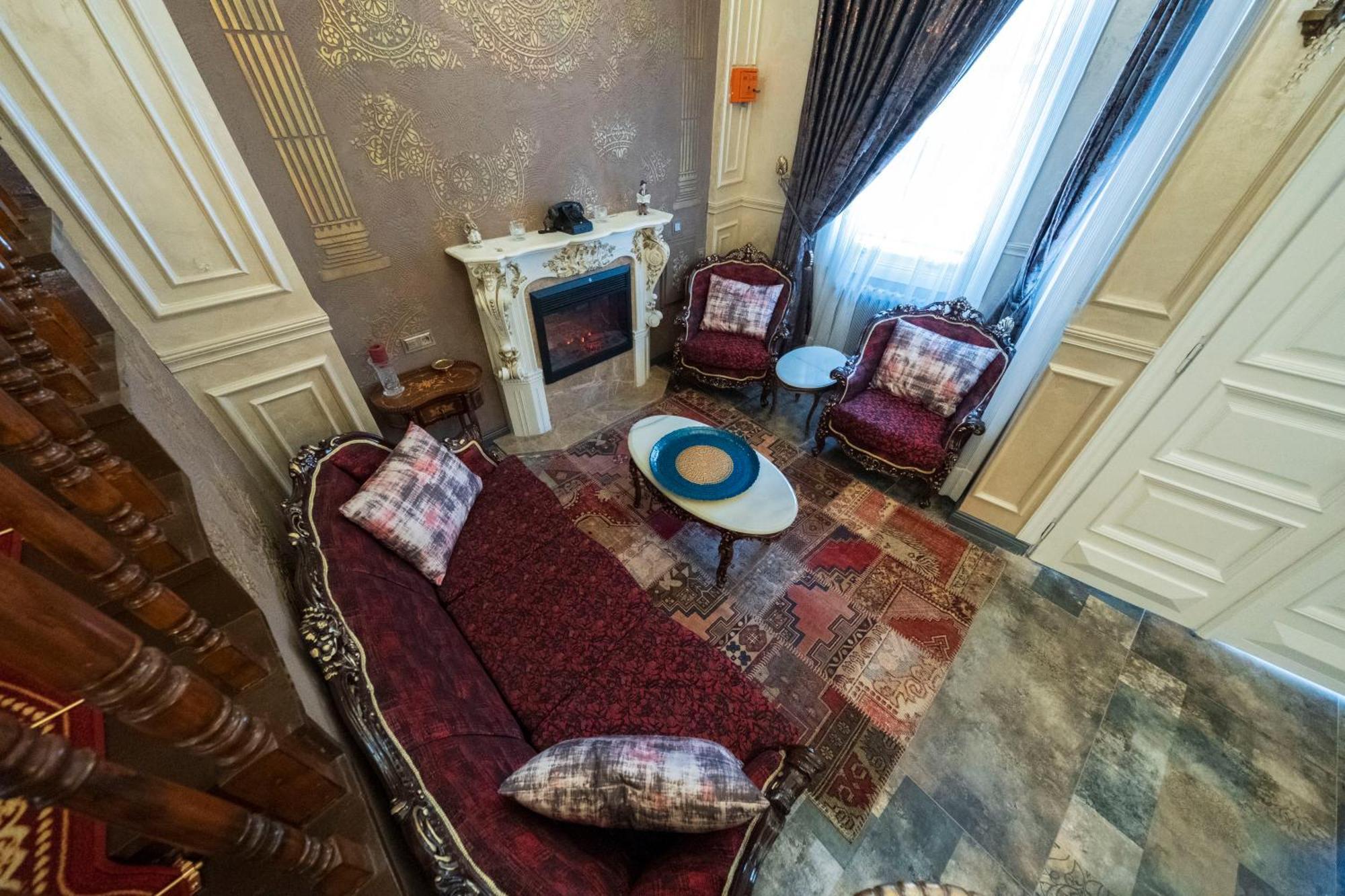 Solomon's Mansion Hotel *