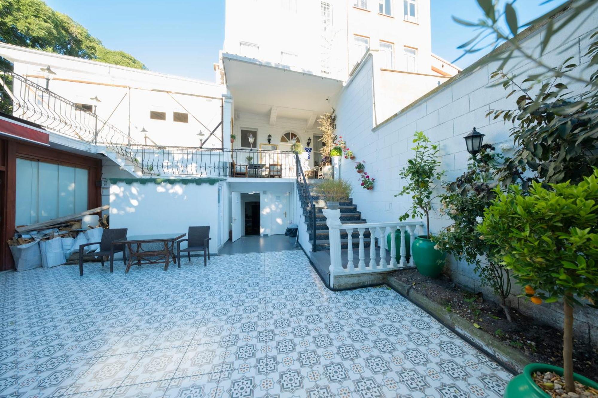 Solomon's Mansion