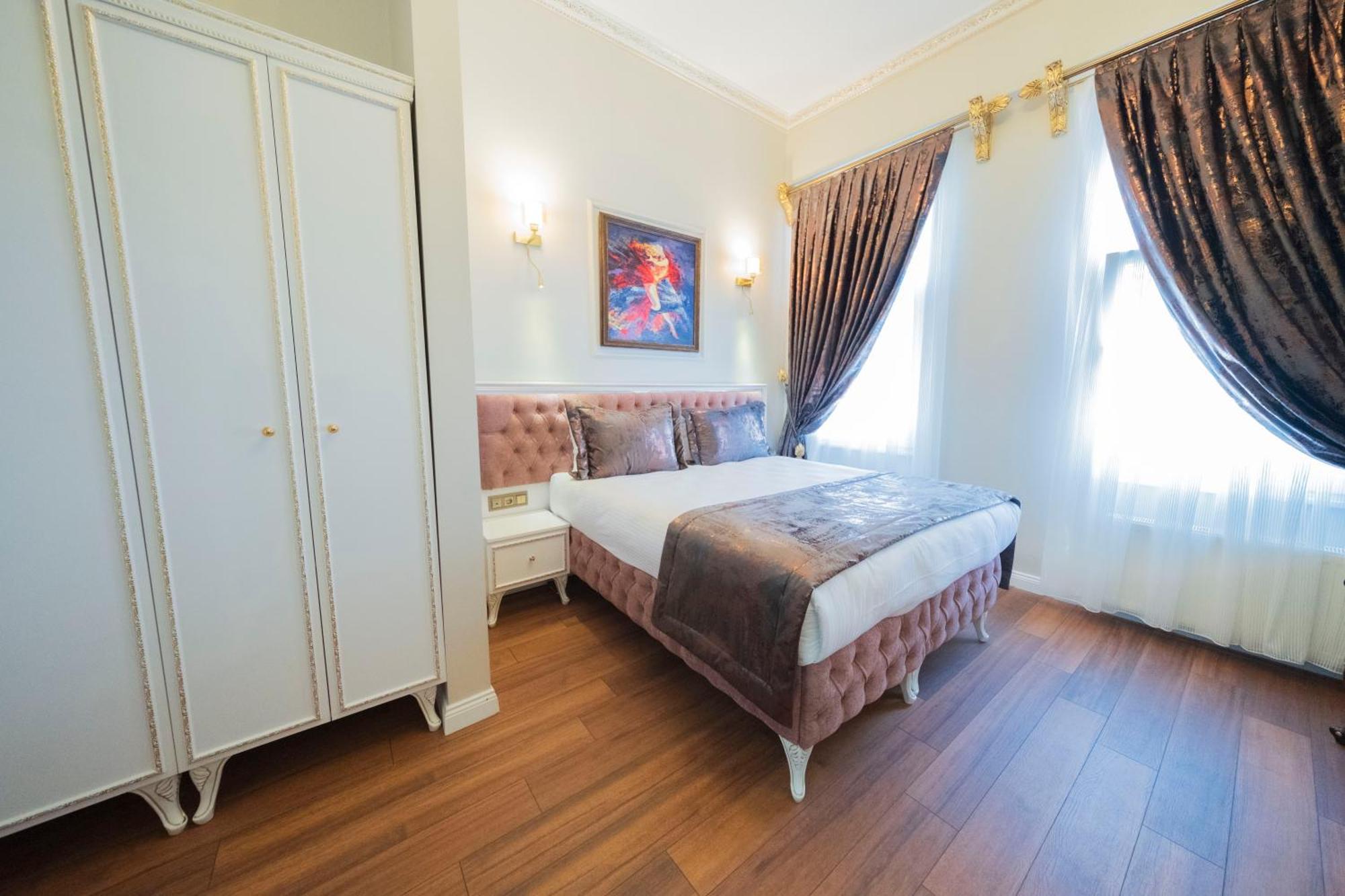 Hotel Solomon's Mansion *