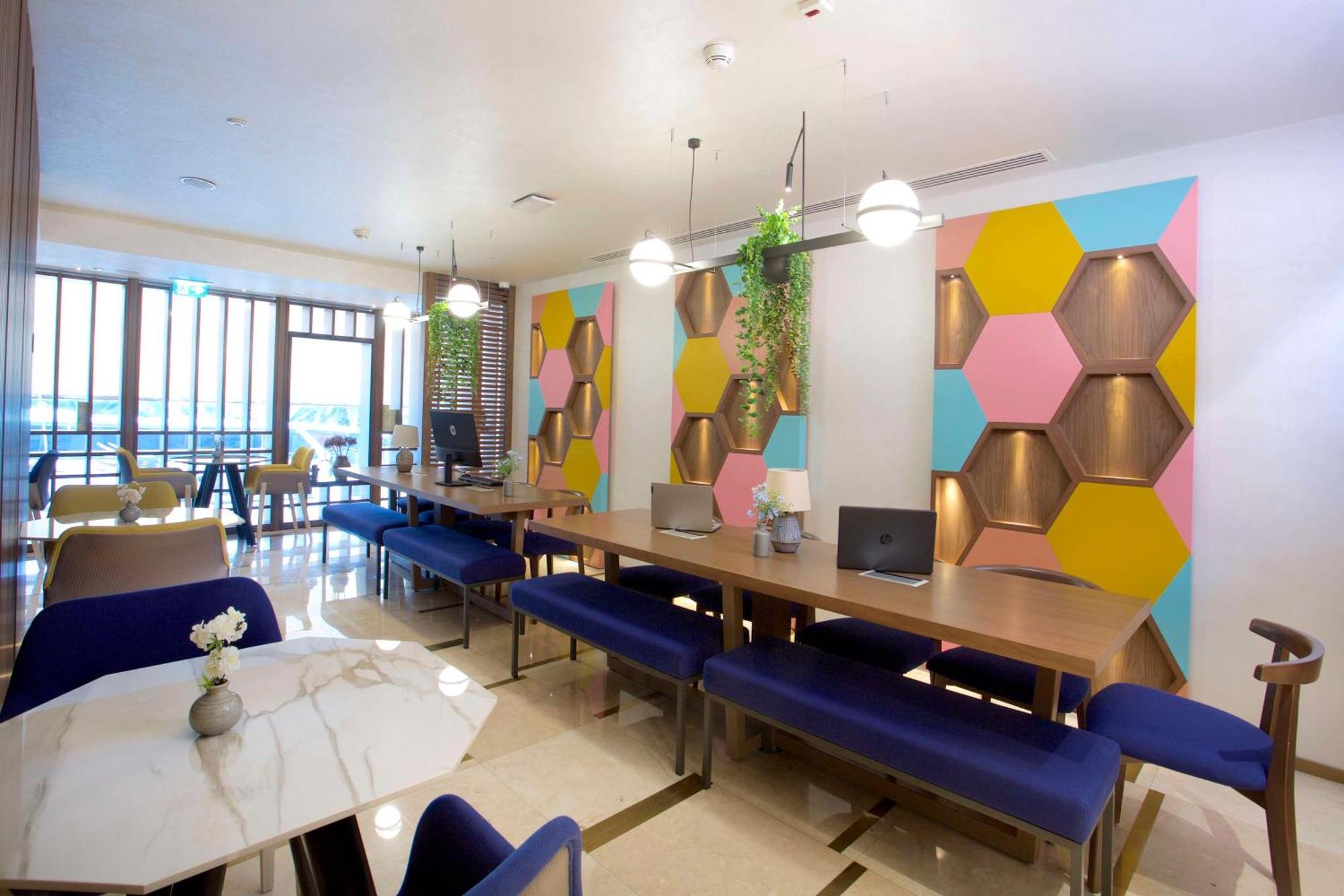 Hampton By Hilton Old 3*