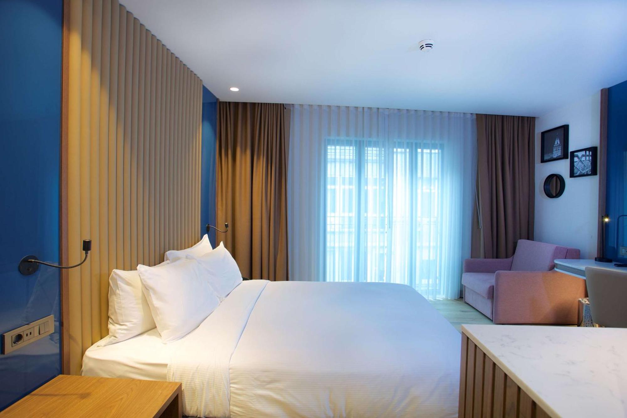 Hotel Hampton By Hilton Old 3*