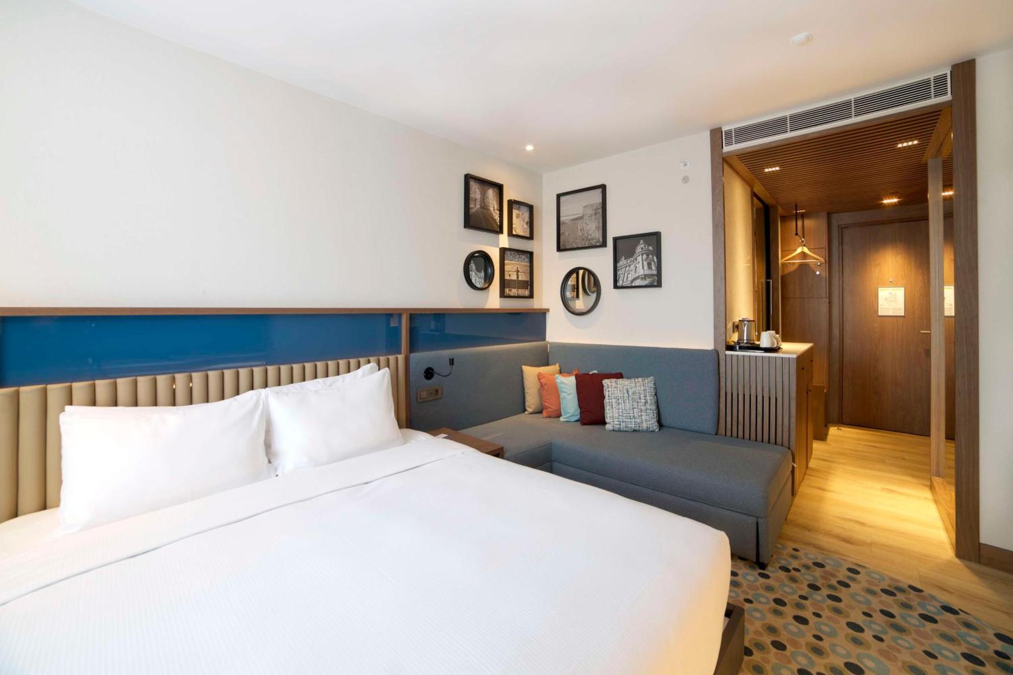 Hotel Hampton By Hilton Old 3*
