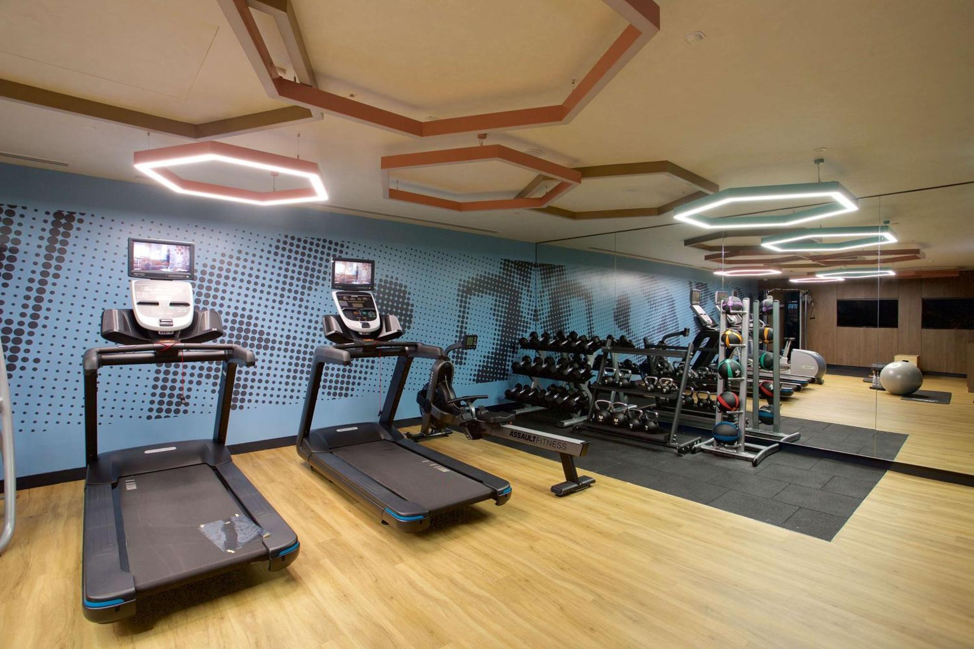 Hotel Hampton By Hilton Old 3*