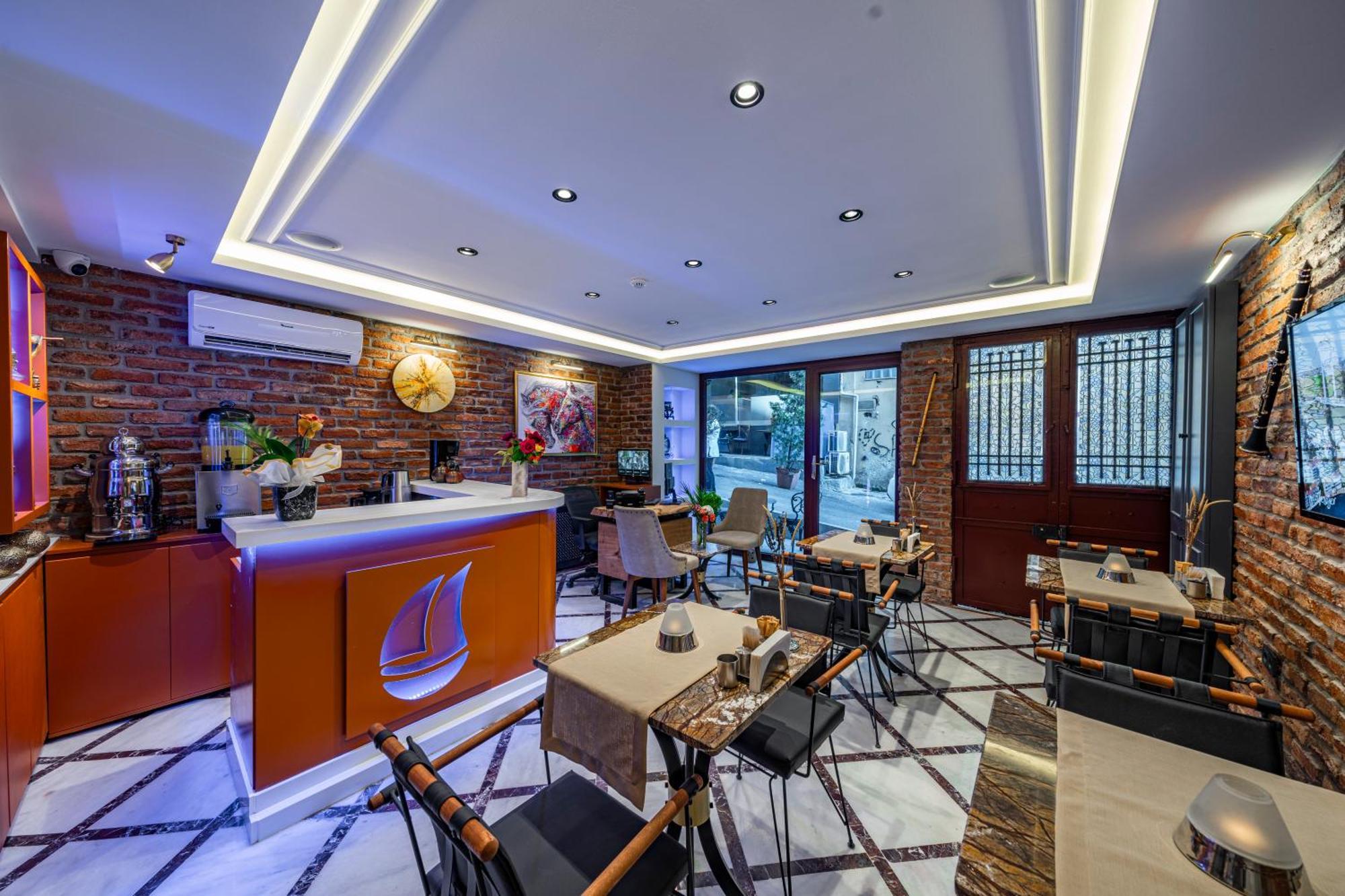 Pera Luna Premium Hotel *