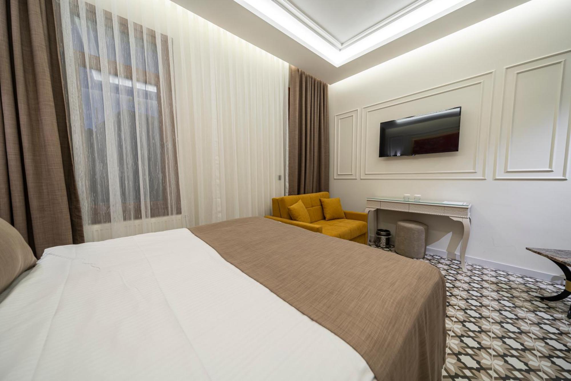 Pera Luna Premium Hotel *