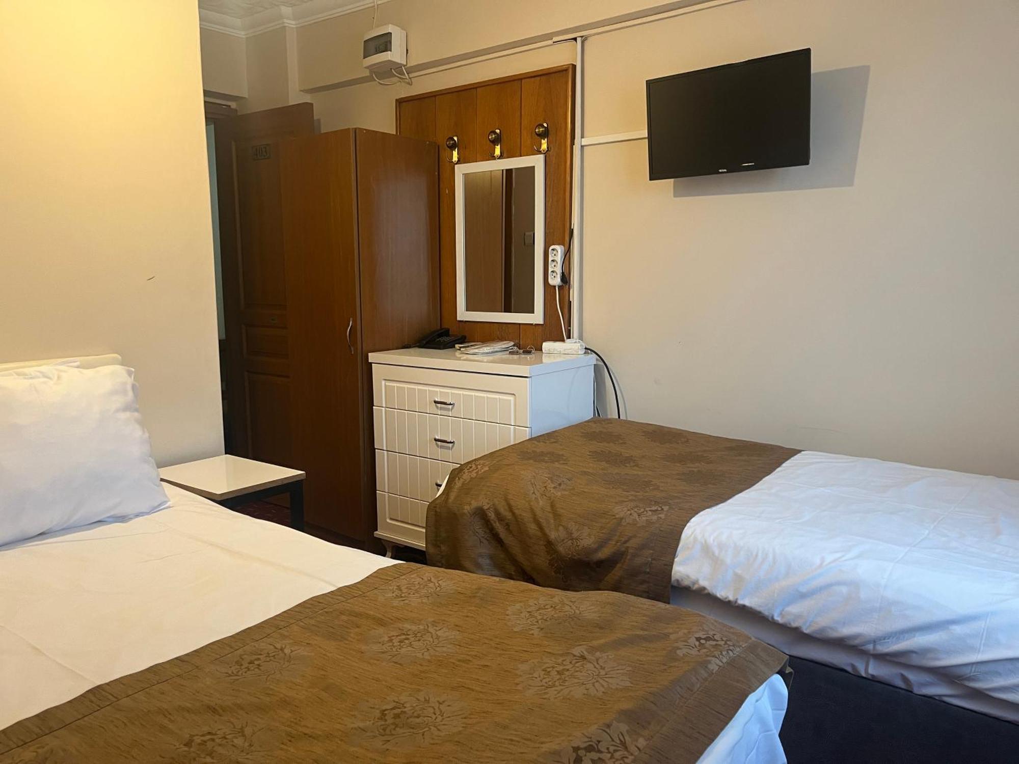Paris Otel