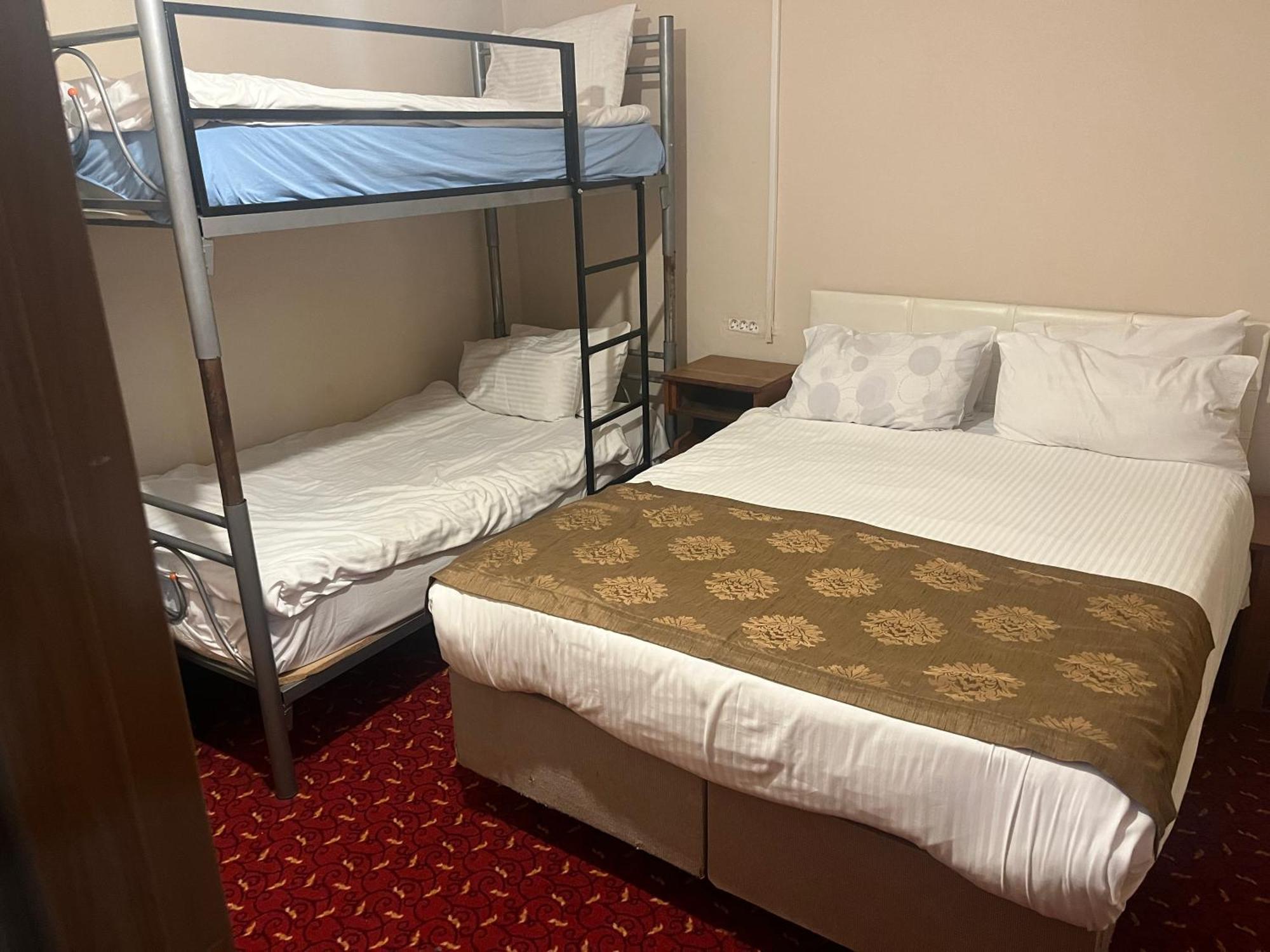 Otel Paris 2*