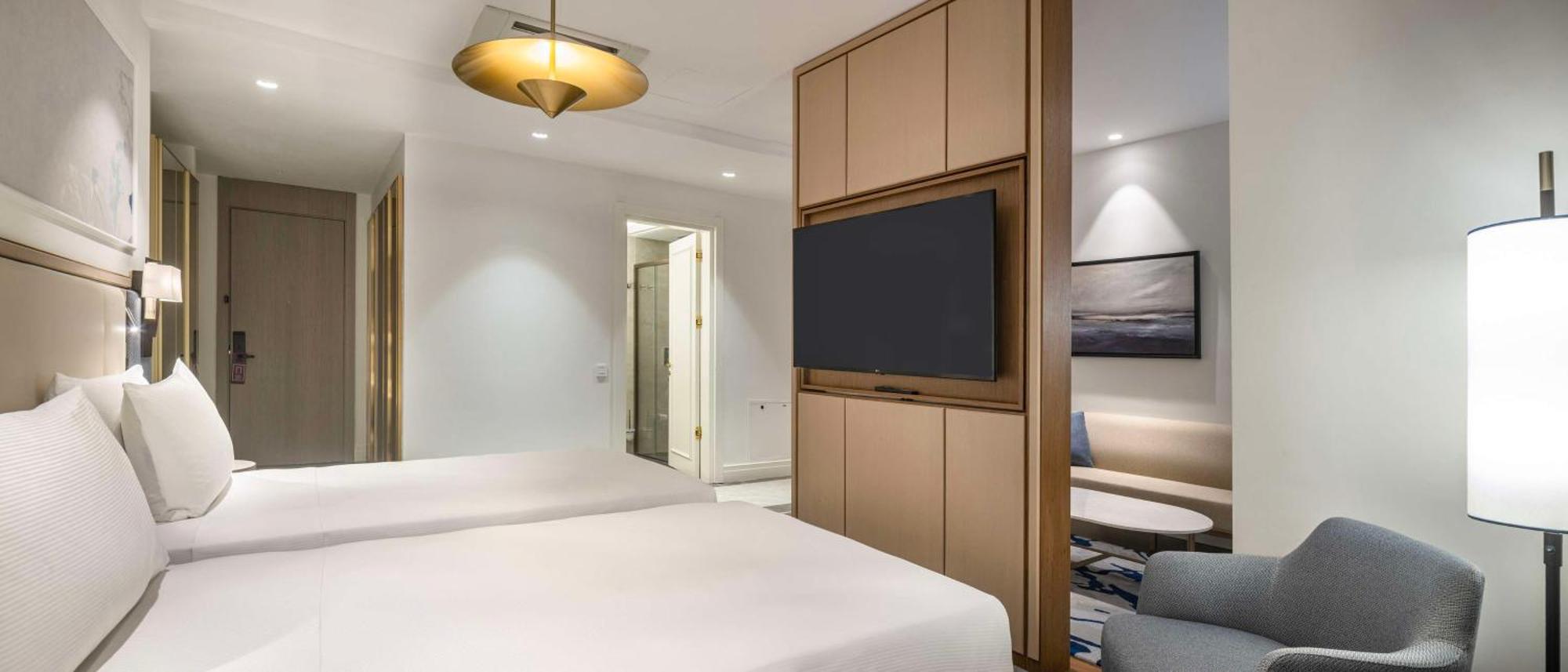 Hilton Mall Of Hotel 5*