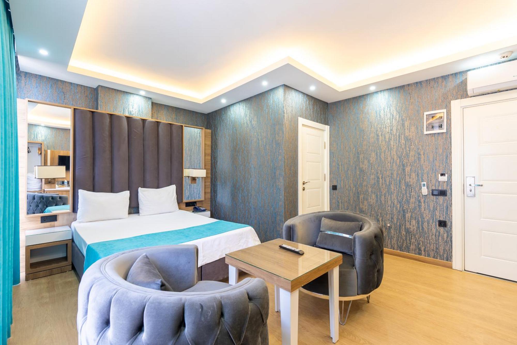 Black Palace Hotel