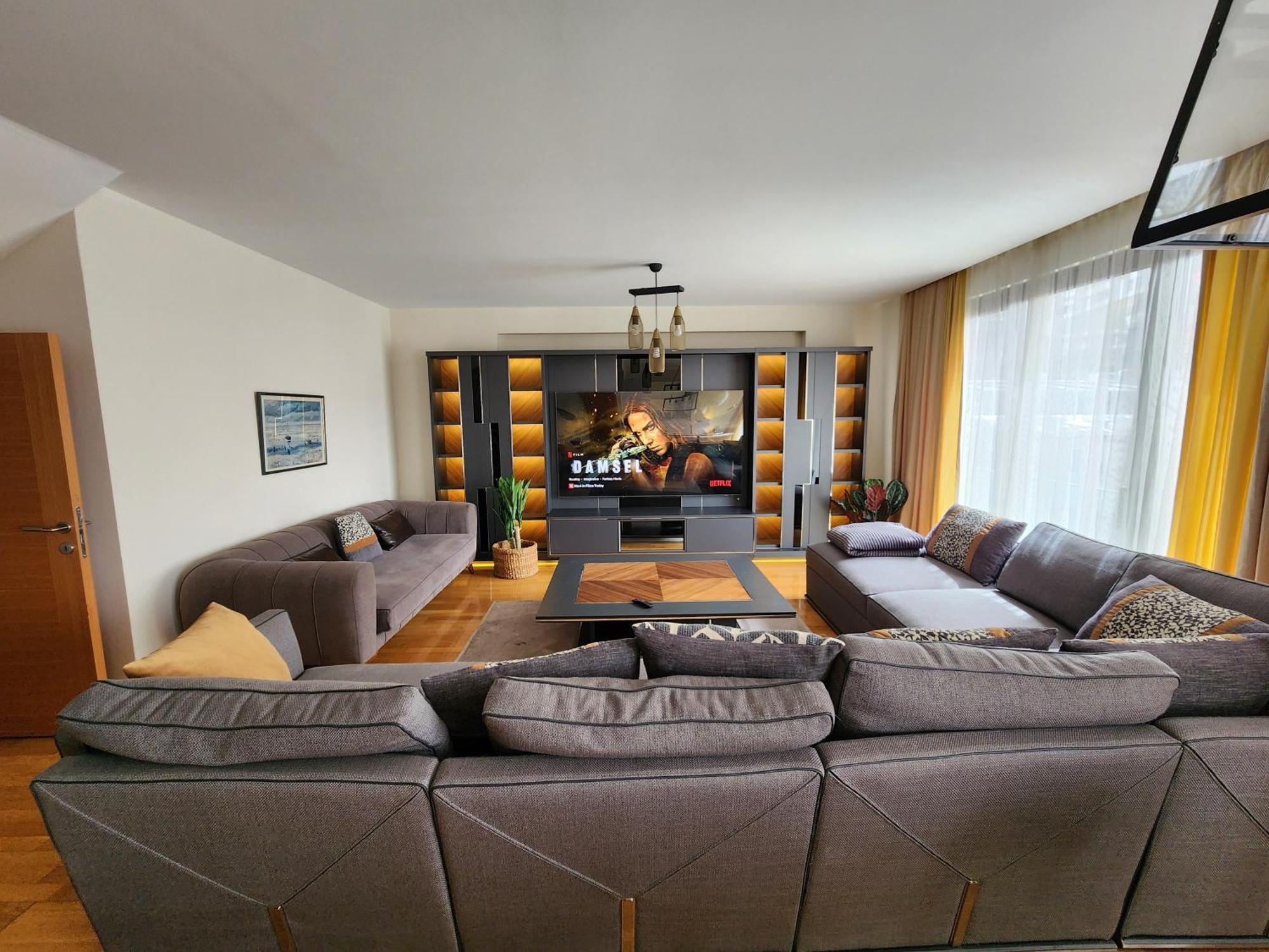 Apartment Taksim Perfect Residence, 3 Bedrooms, 140 M2, Pool Gym Sauna Access Istanbul