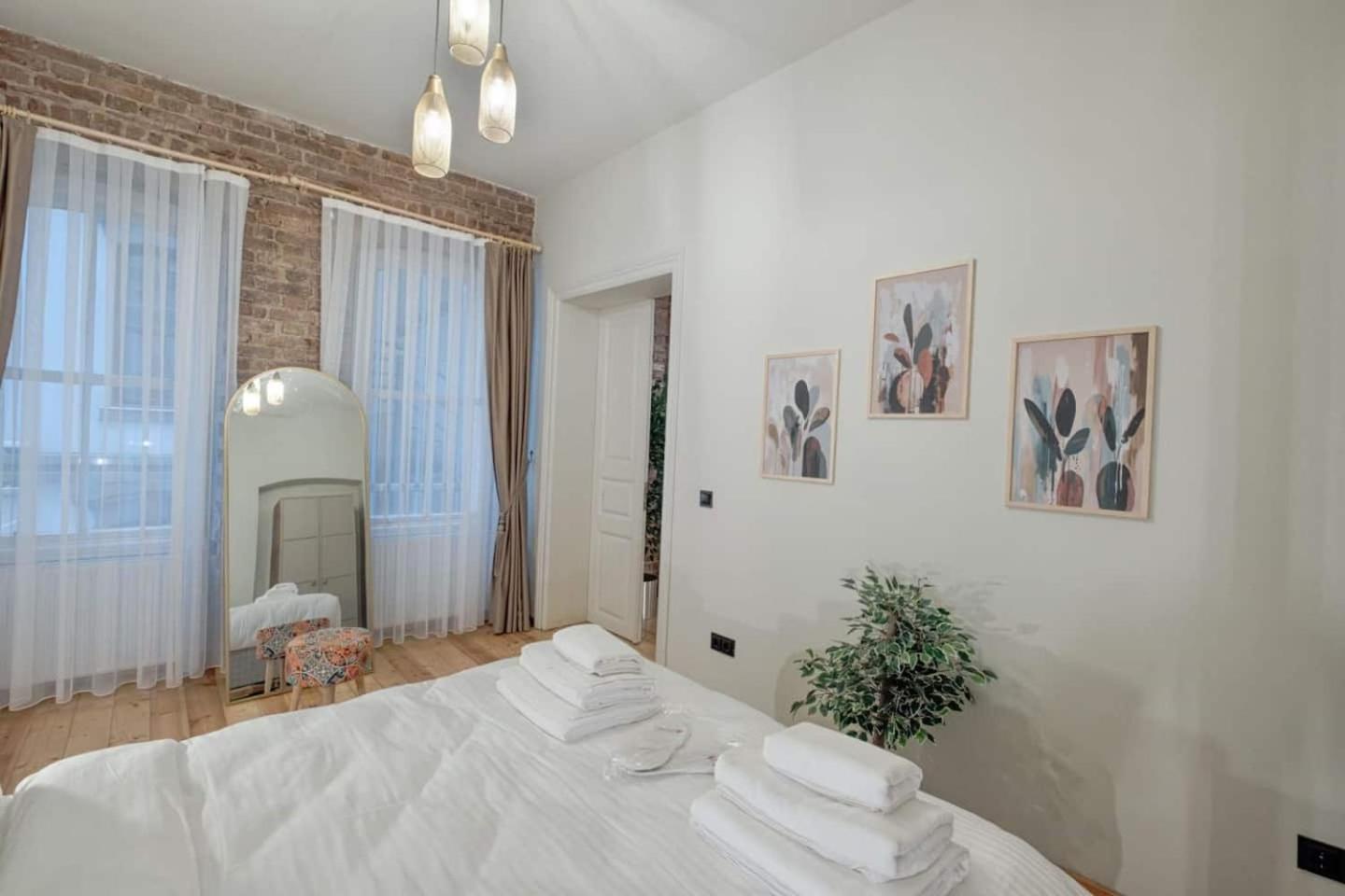 Spacious Rustic 2 Bedroom Few Steps From Galata Tower * Istanbul