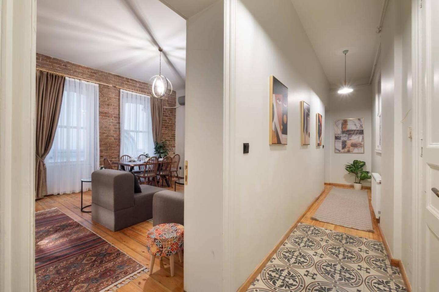 Spacious Rustic 2 Bedroom Few Steps From Galata Tower * Istanbul