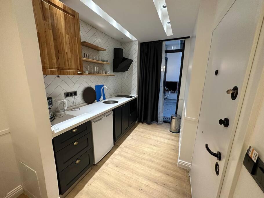 The Cozy, Below Street Floor Apartment