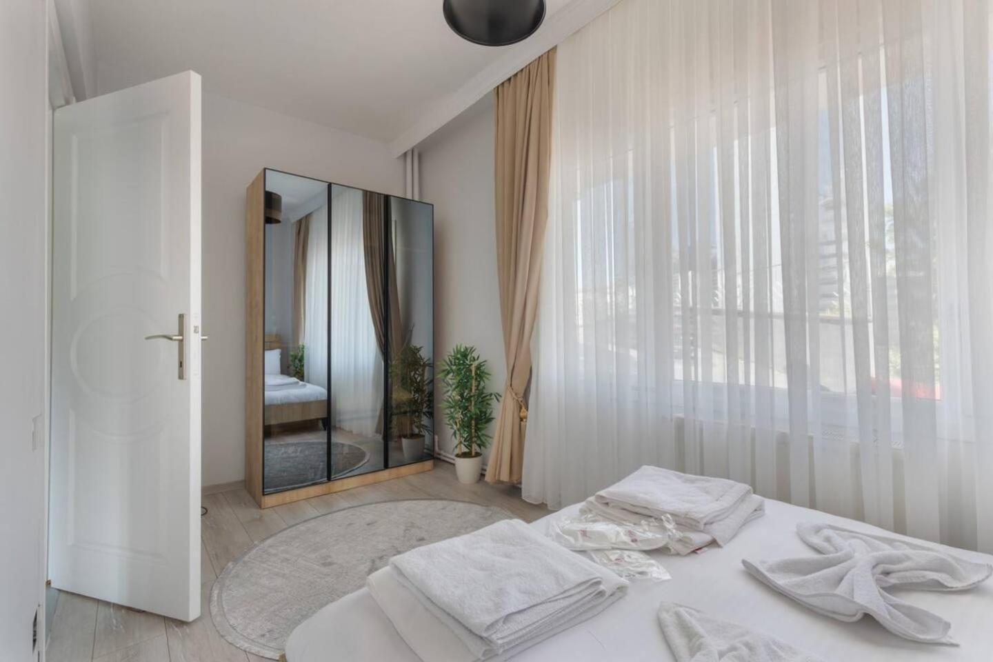 Apartment Modern 2br Apt In The Hearth Of The Istanbul